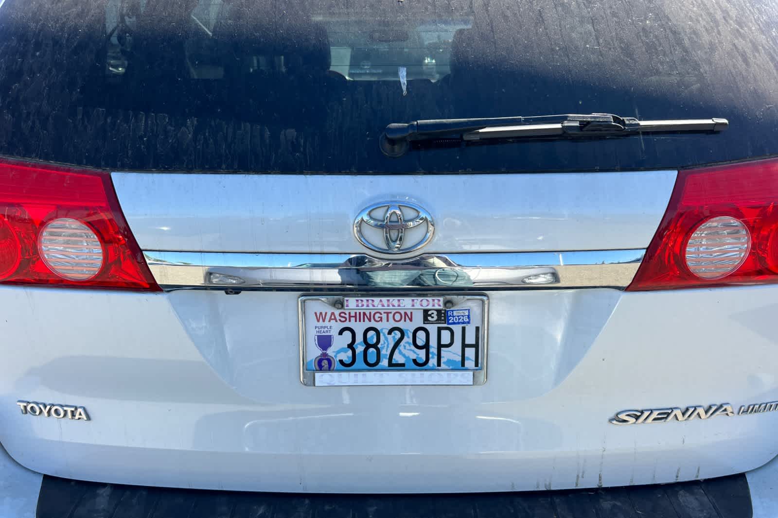 Thumbnail: 2010 Toyota Sienna - 16