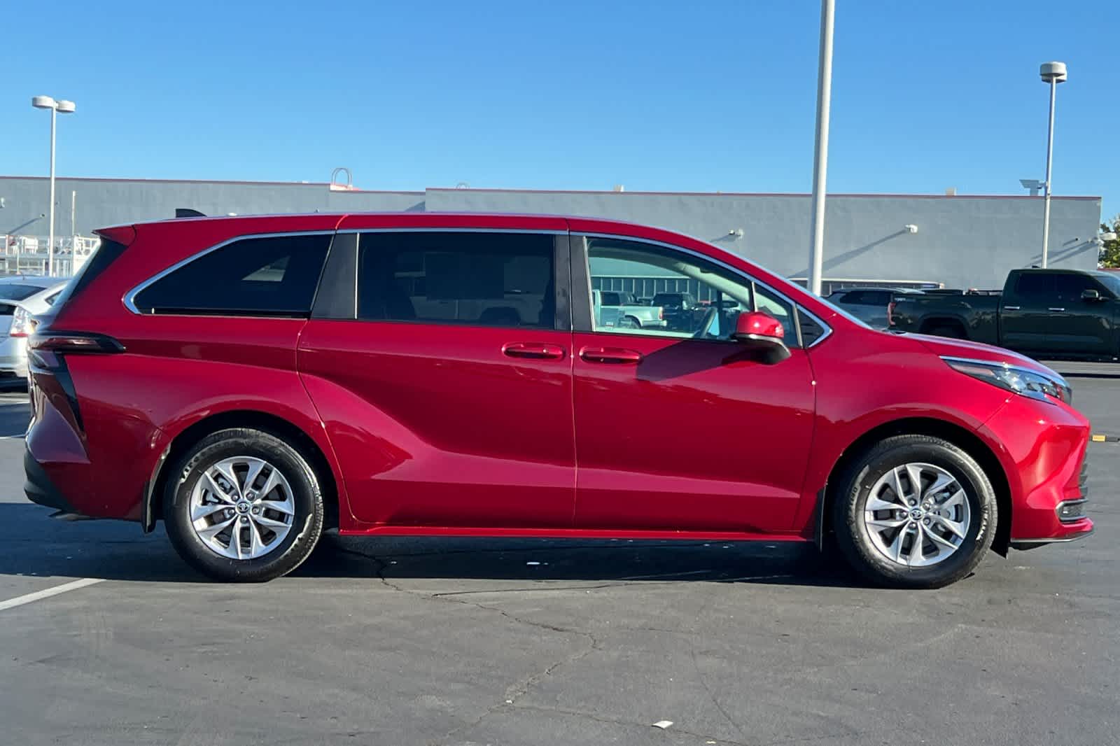 Thumbnail: 2025 Toyota Sienna - 6