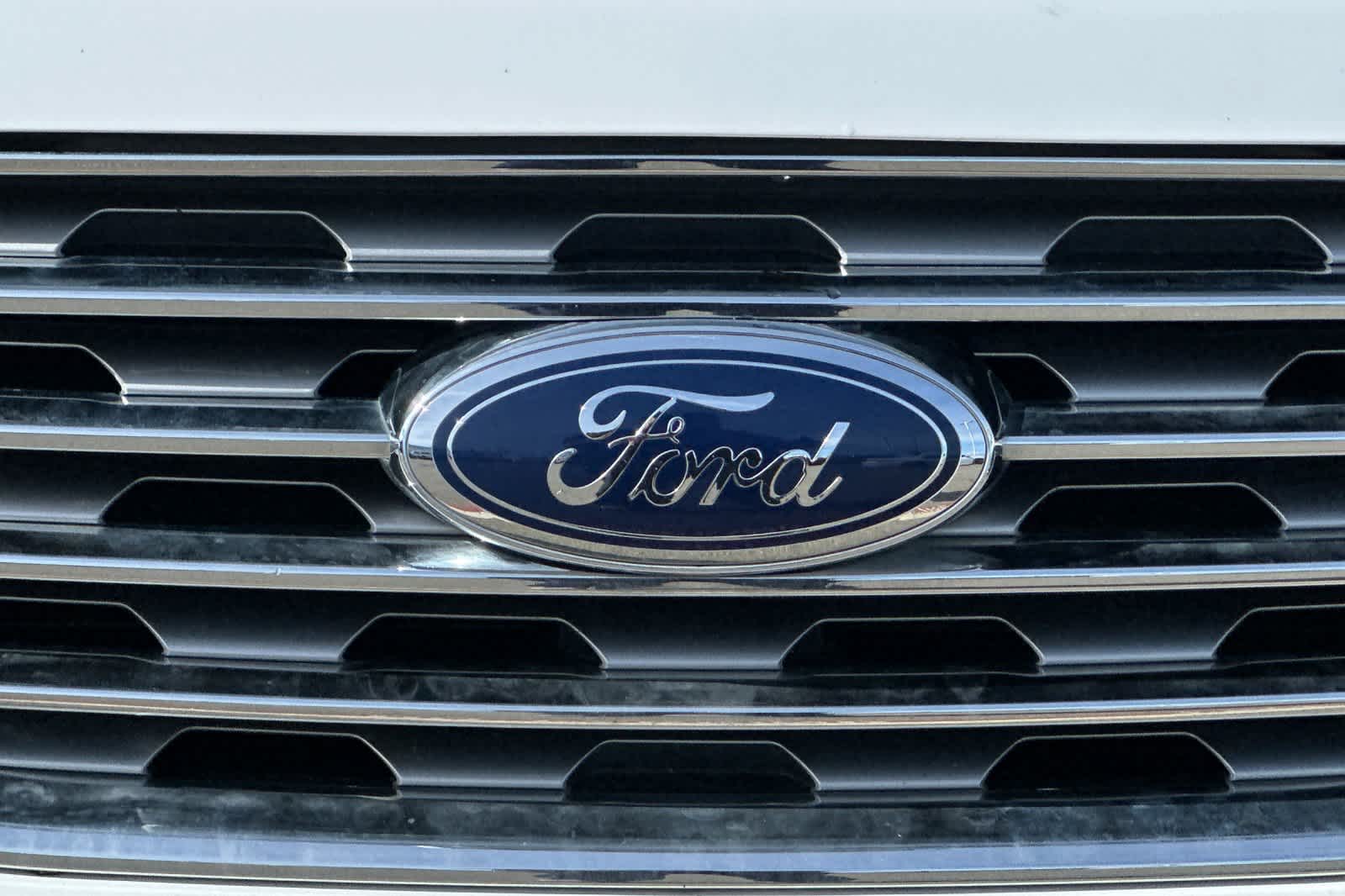 Thumbnail: 2021 Ford Edge - 10