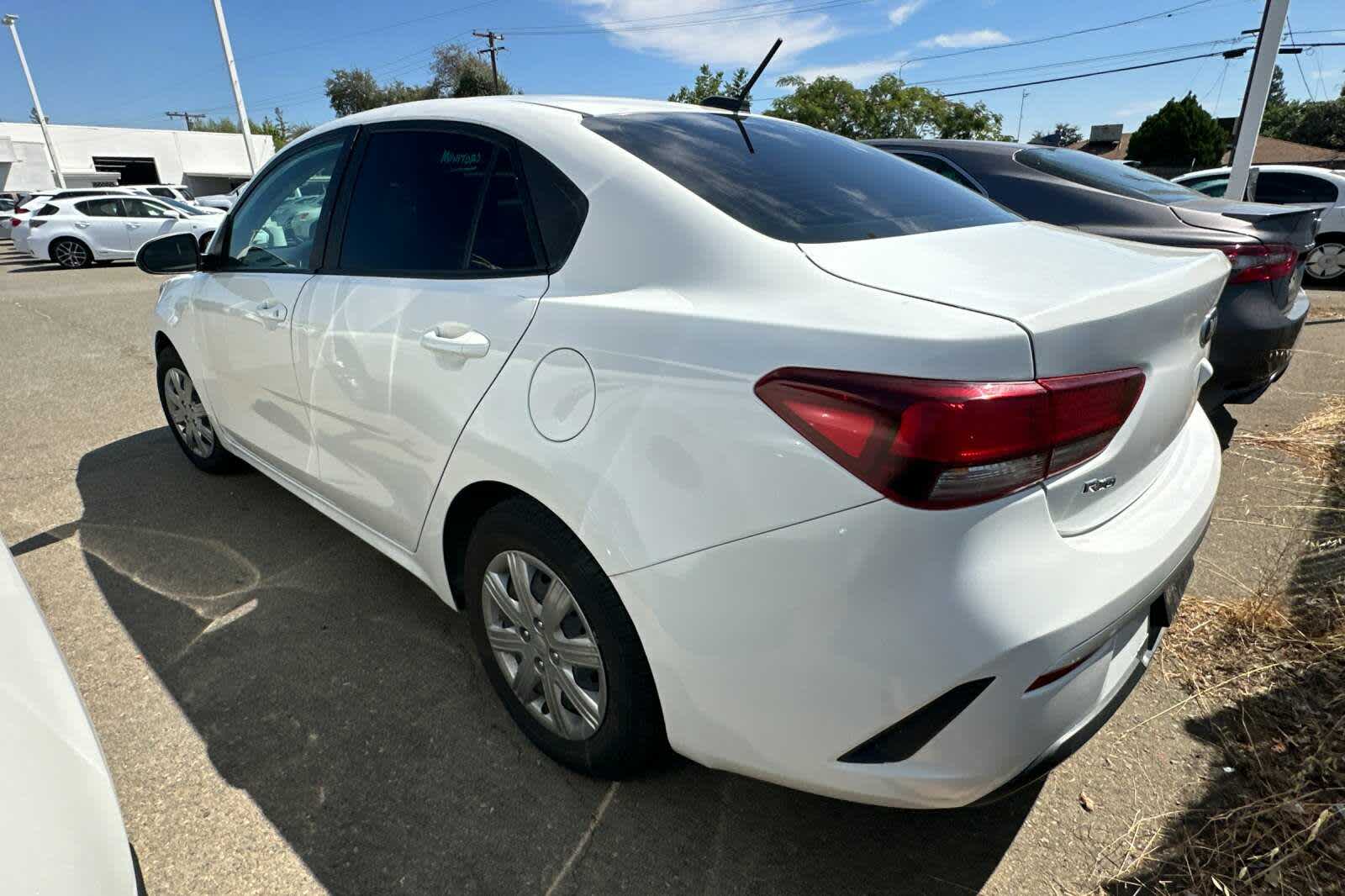 Thumbnail: 2021 Kia Rio - 4