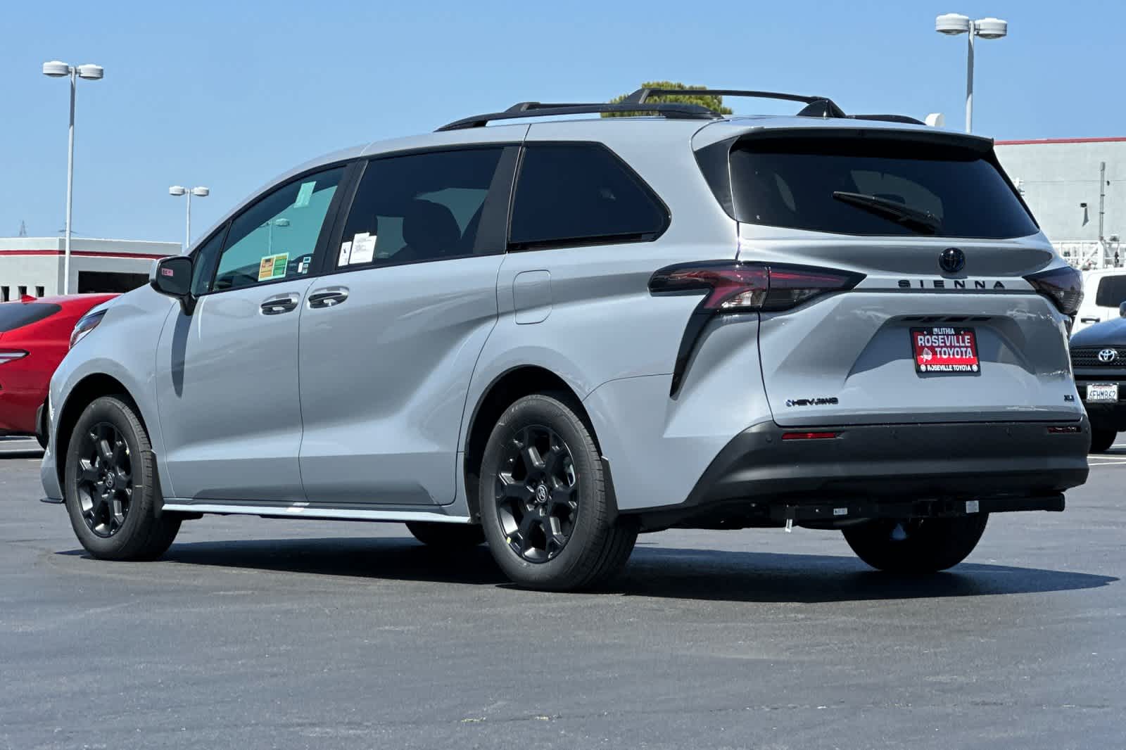 Thumbnail: 2025 Toyota Sienna - 4