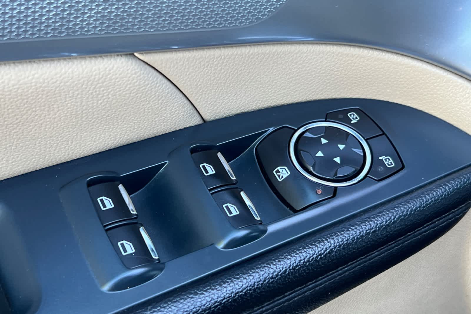 Thumbnail: 2016 Ford Explorer - 13