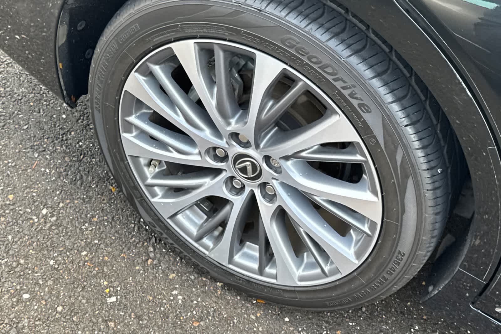 Thumbnail: 2021 Lexus ES - 14