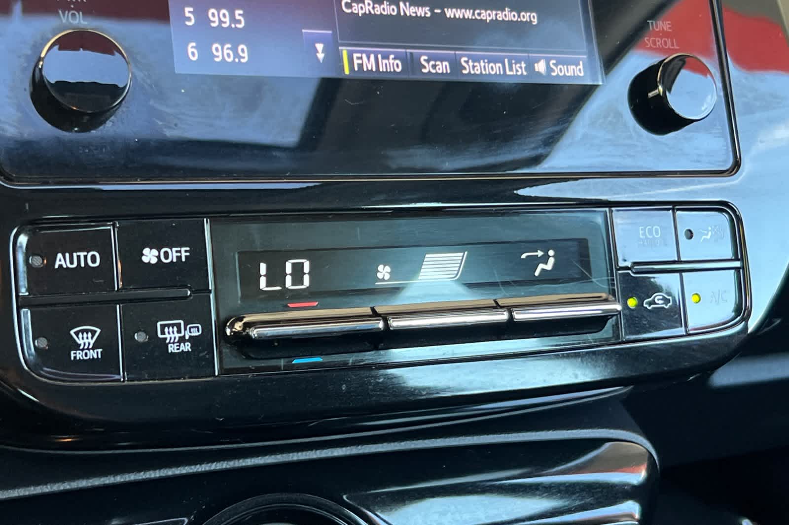 Thumbnail: 2019 Toyota Prius - 21