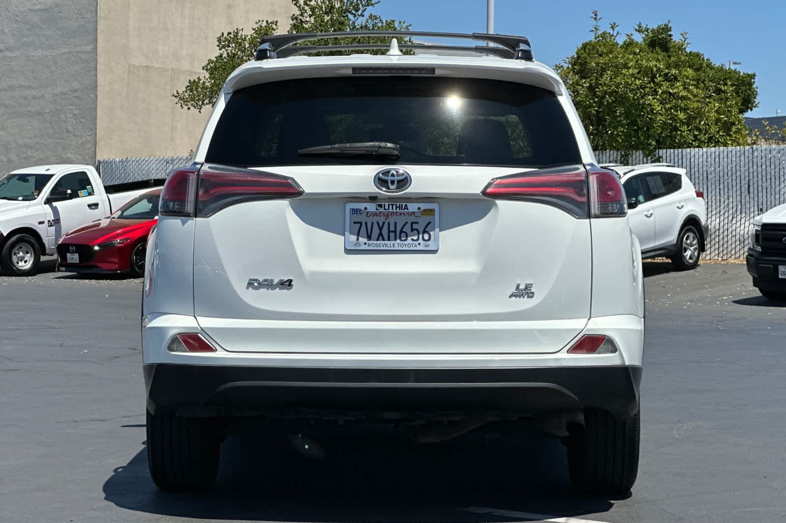 Thumbnail: 2017 Toyota RAV4 - 8