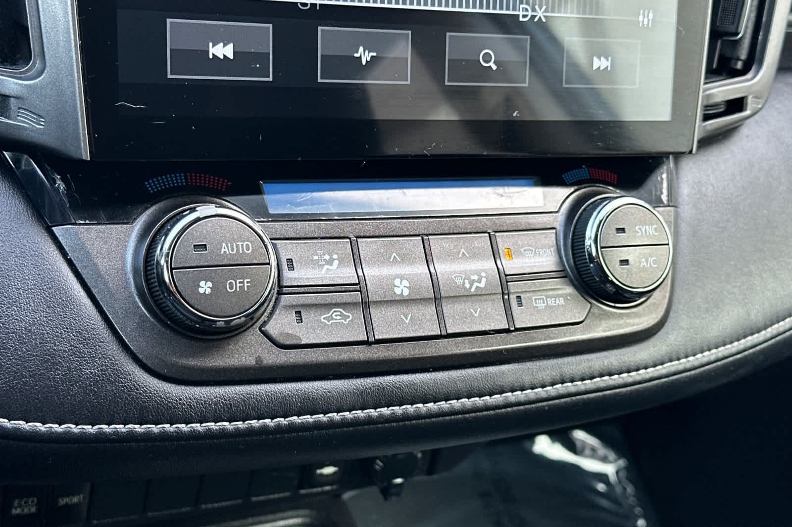 Thumbnail: 2015 Toyota RAV4 - 22