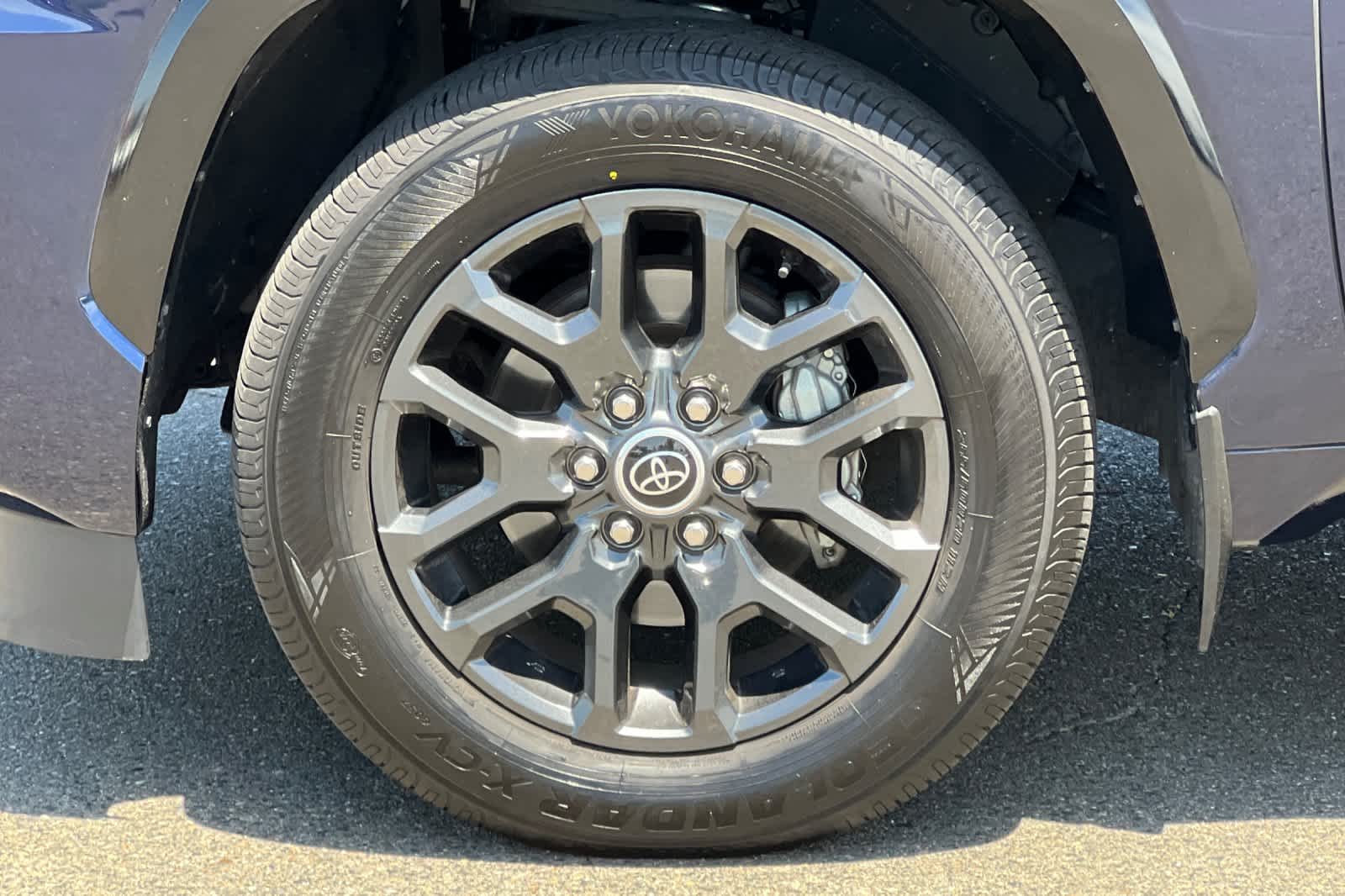 Thumbnail: 2023 Toyota Sequoia - 33
