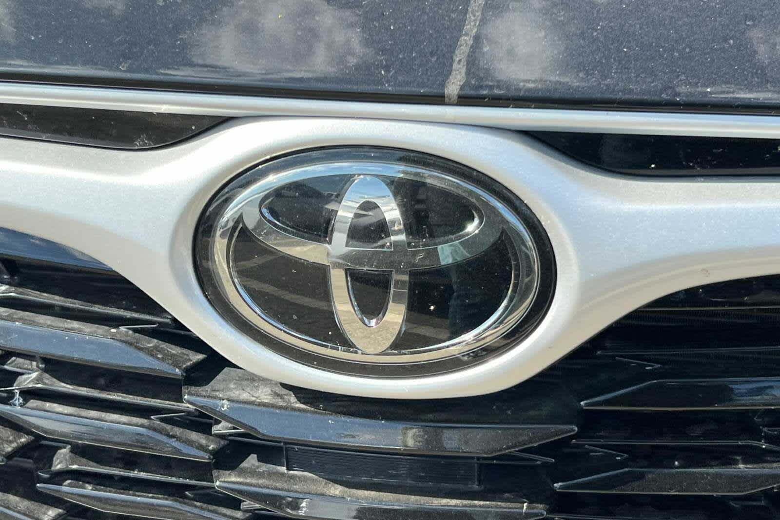 Thumbnail: 2023 Toyota Highlander - 10