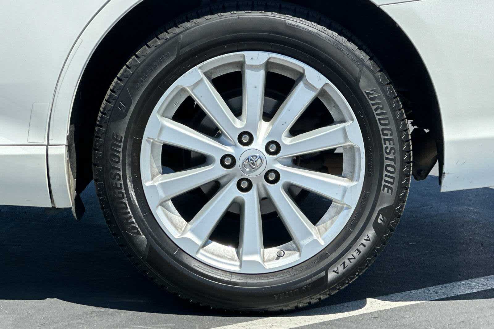 Thumbnail: 2010 Toyota Venza - 29
