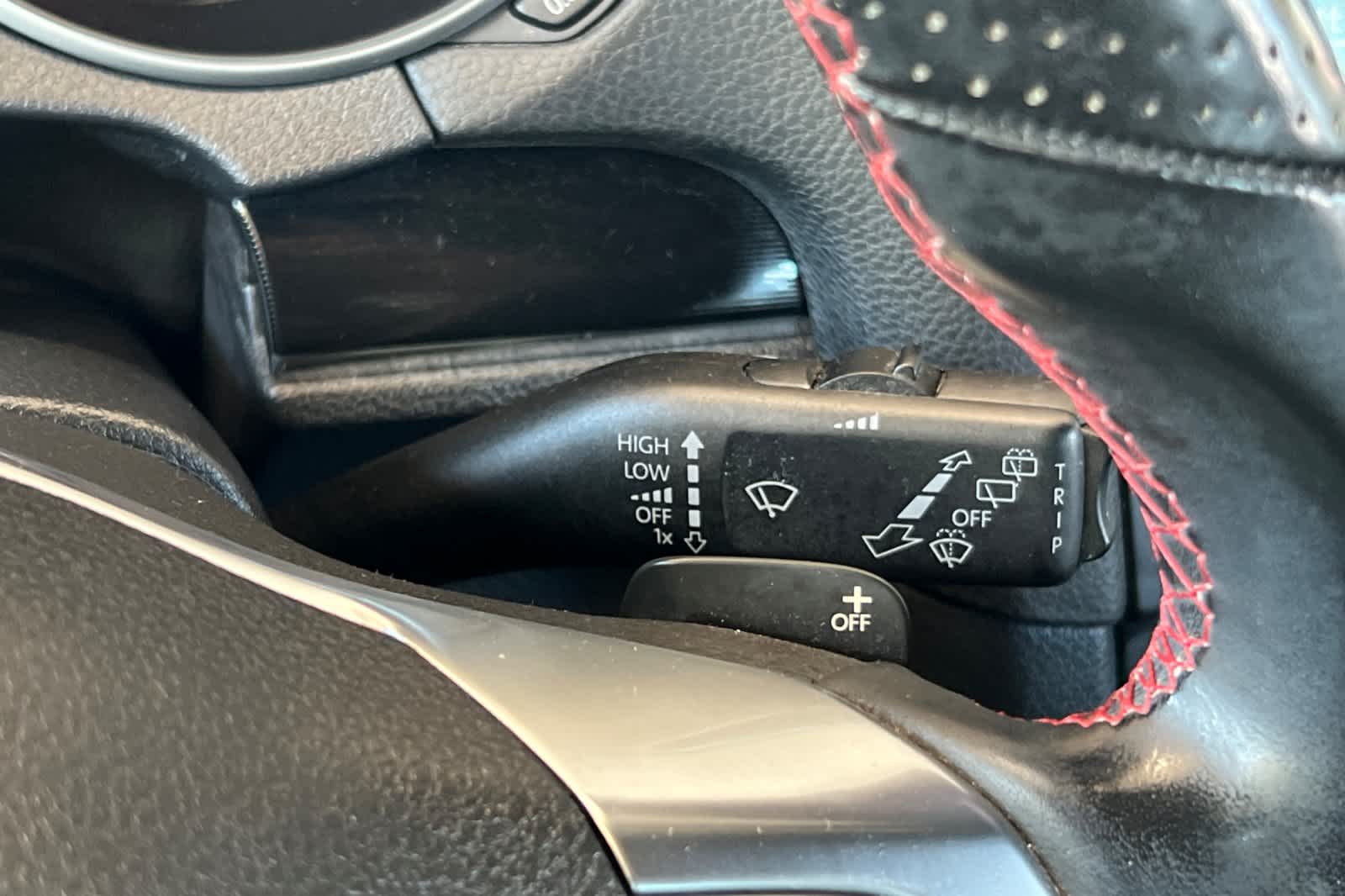 Thumbnail: 2012 Volkswagen Golf - 25