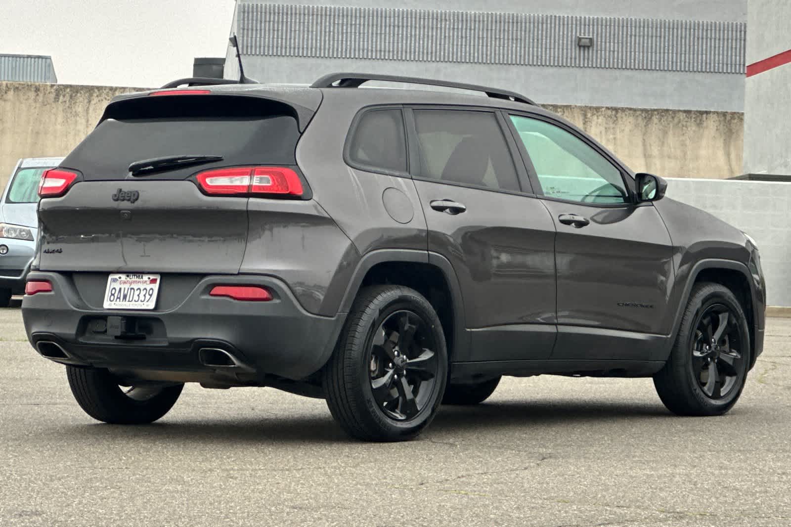 Thumbnail: 2017 Jeep Cherokee - 2