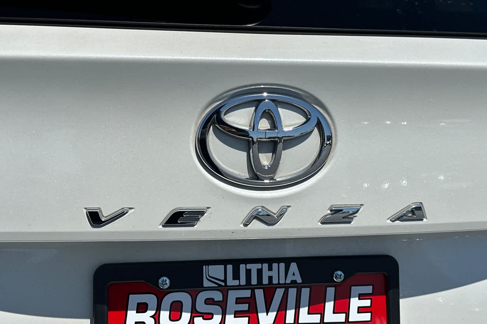 Thumbnail: 2010 Toyota Venza - 30