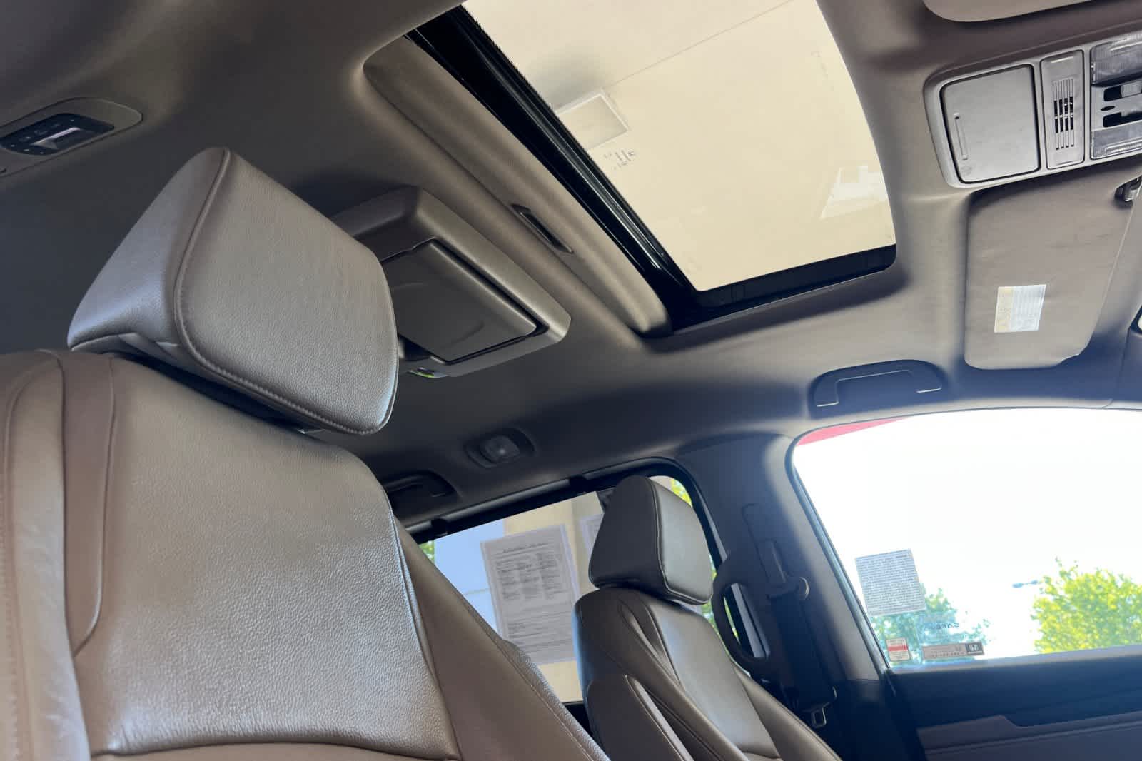 Thumbnail: 2018 Honda Odyssey - 20