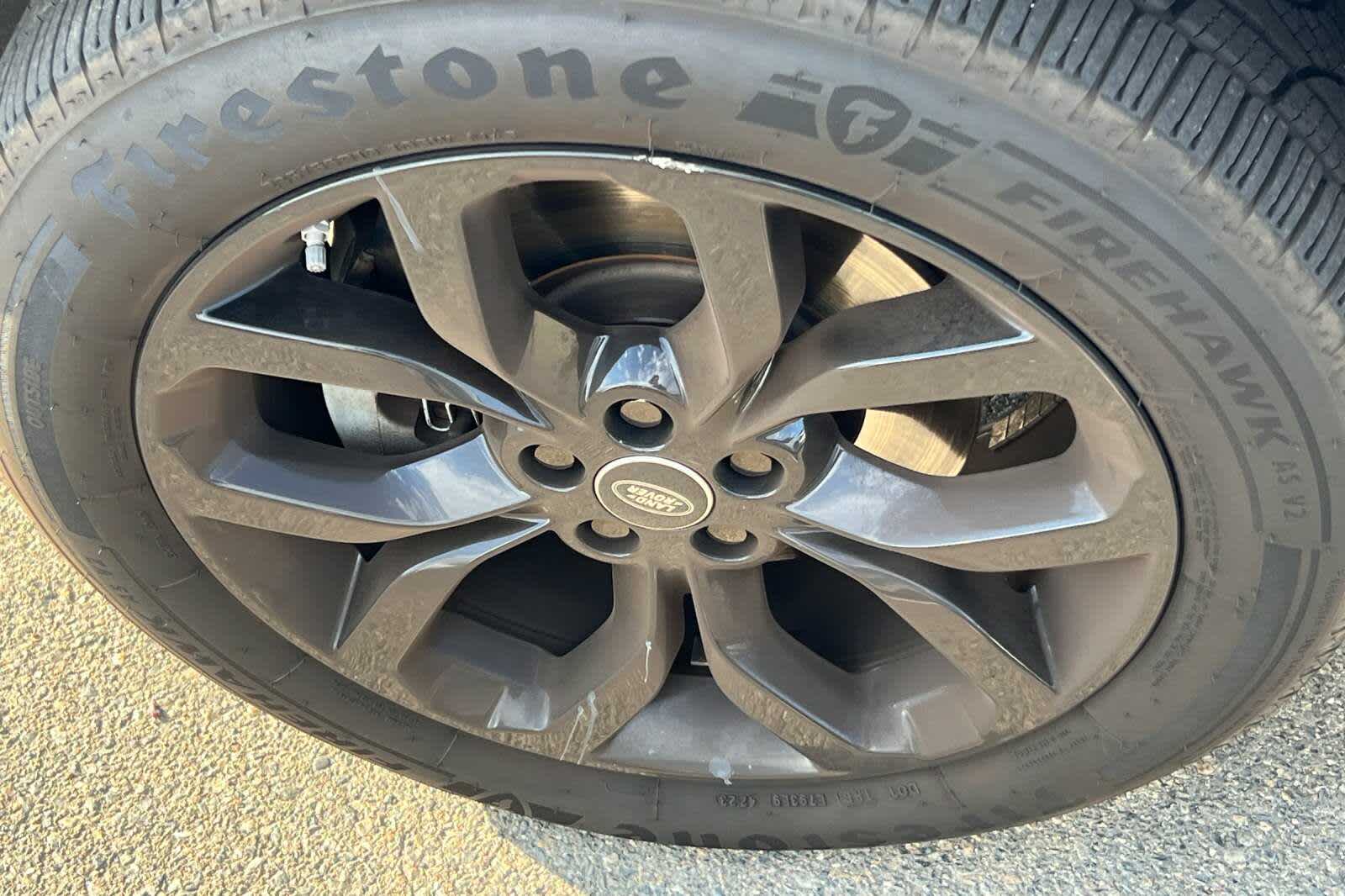 Thumbnail: 2015 Land Rover Discovery Sport - 22