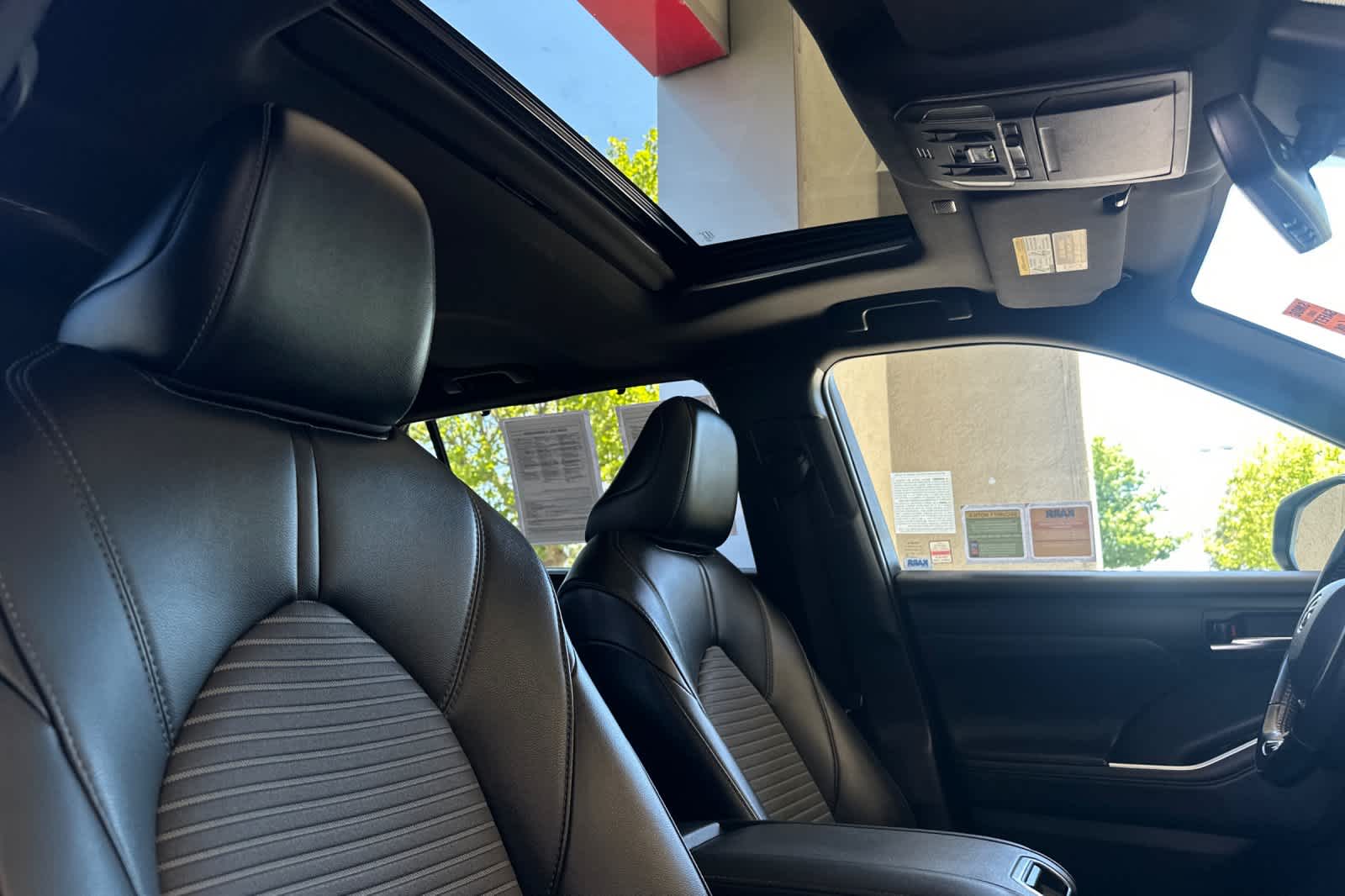 Thumbnail: 2021 Toyota Highlander - 19