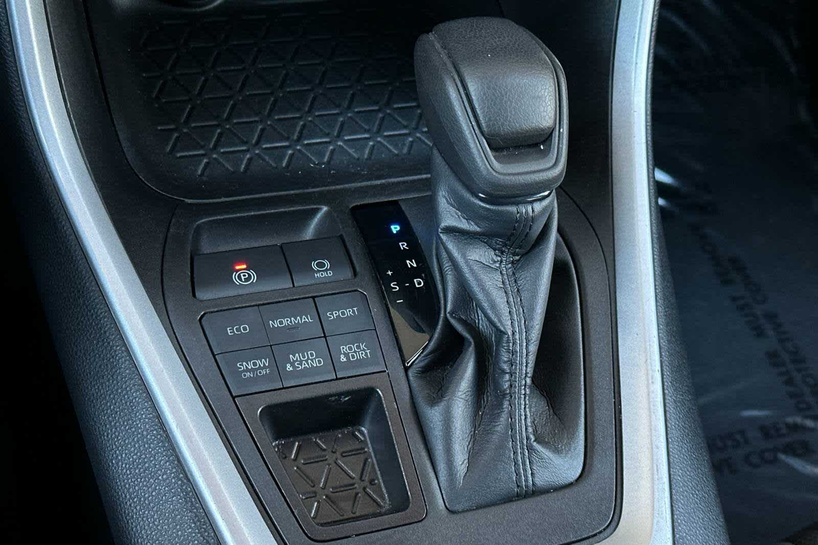 Thumbnail: 2022 Toyota RAV4 - 23