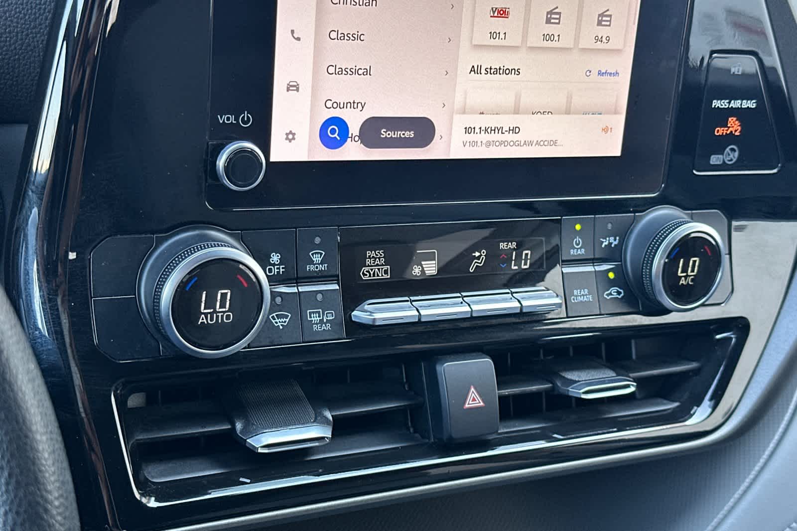 Thumbnail: 2023 Toyota Highlander - 23