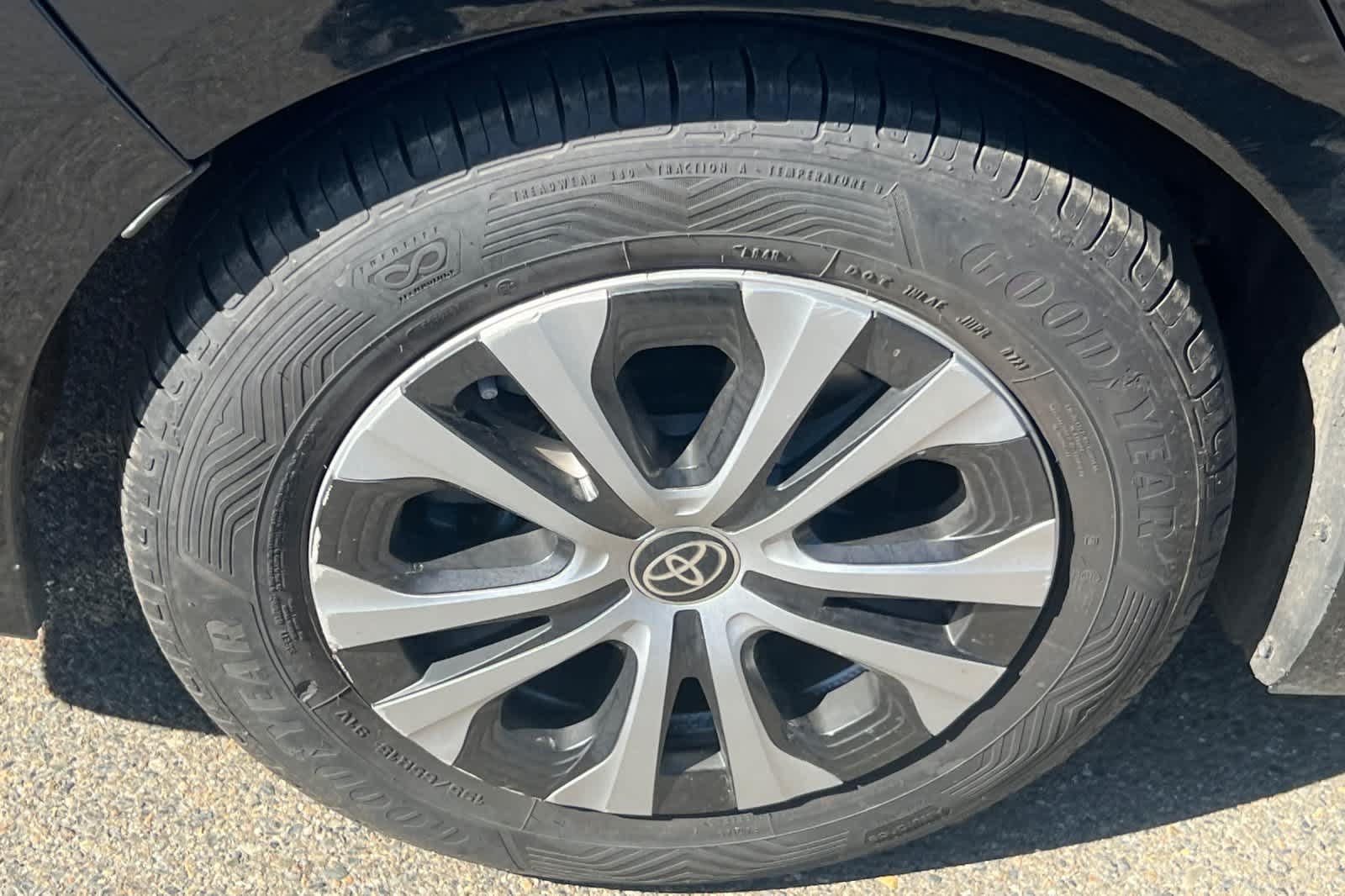 Thumbnail: 2020 Toyota Prius Prime - 17