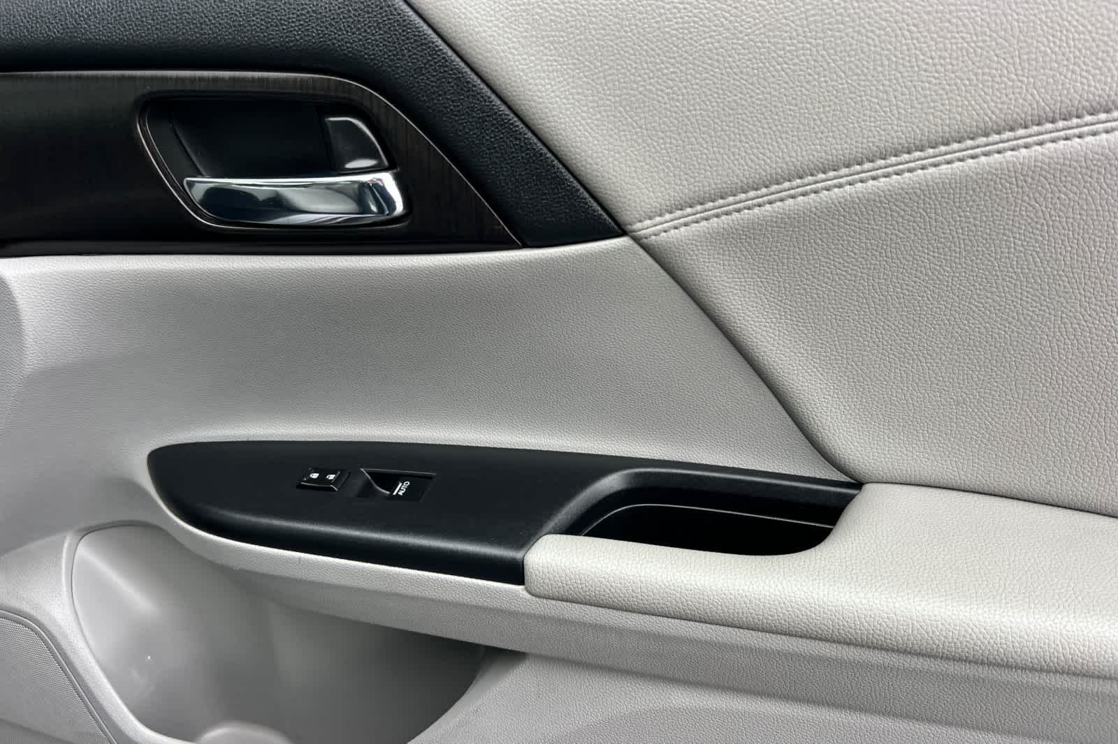 Thumbnail: 2015 Honda Accord - 18