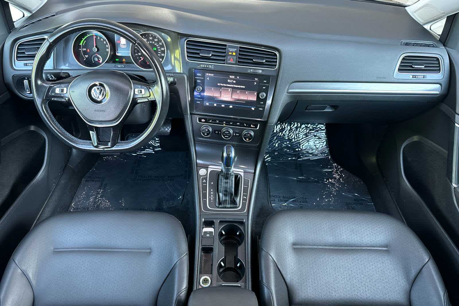 Thumbnail: 2017 Volkswagen e-Golf - 3