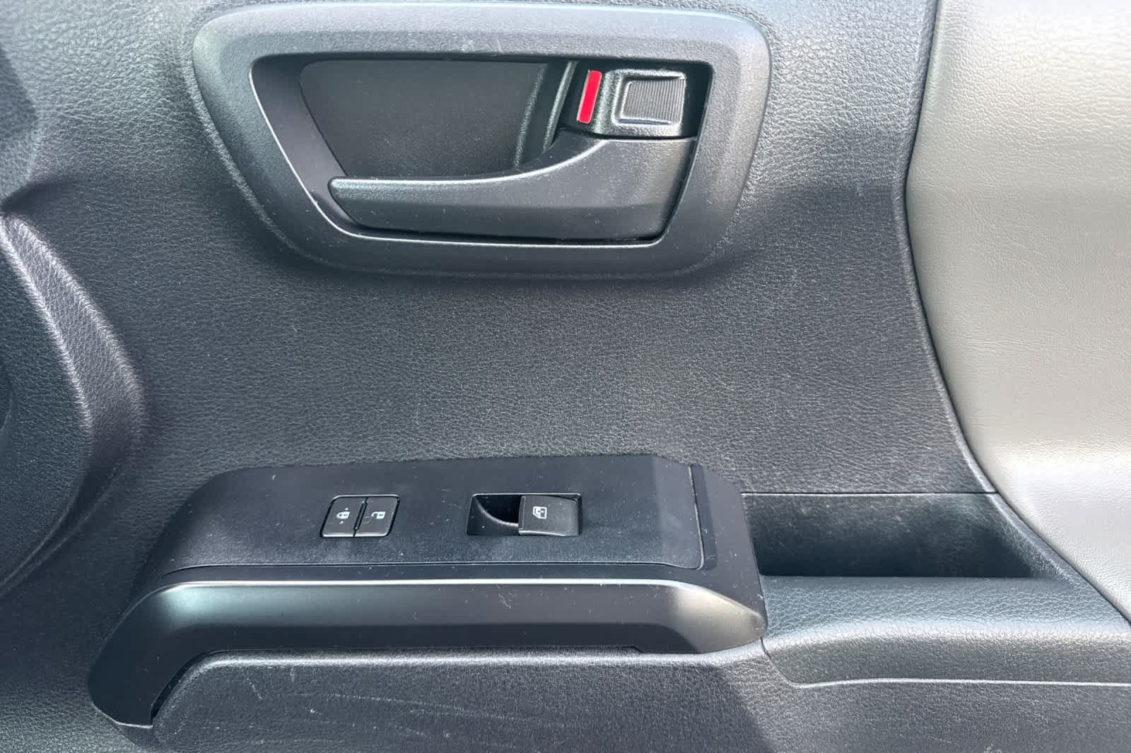 Thumbnail: 2020 Toyota Tacoma - 17