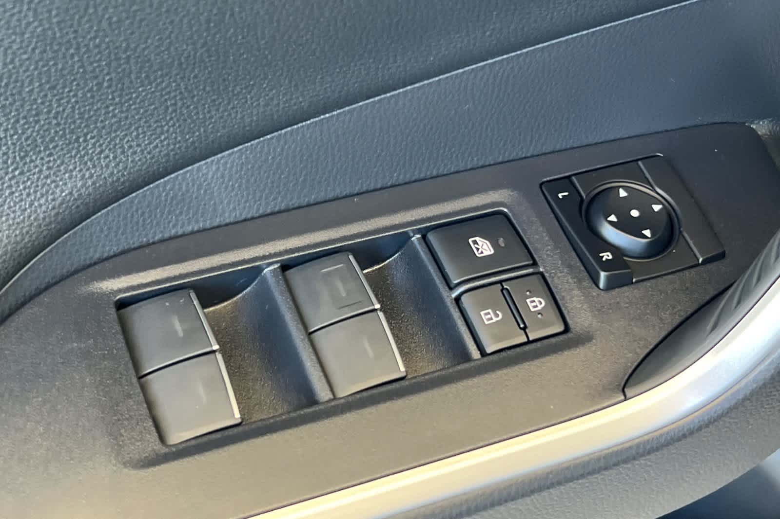 2025 Toyota RAV4 XSE 13