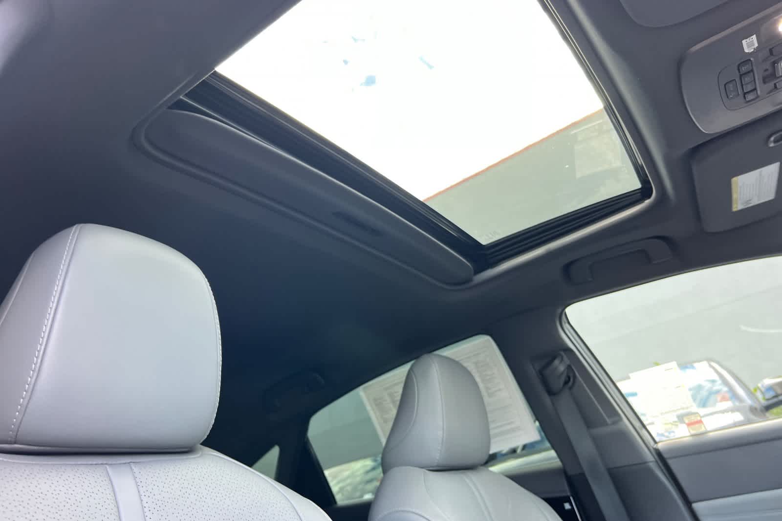 Thumbnail: 2022 Toyota Avalon - 17