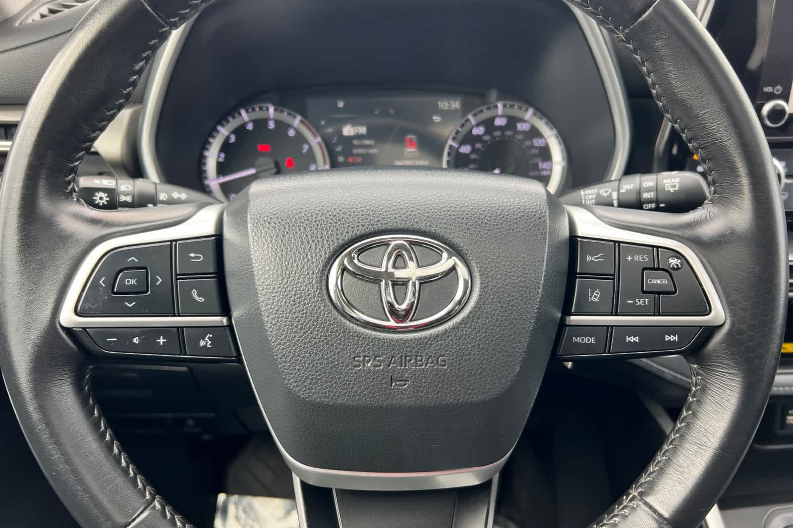 Thumbnail: 2023 Toyota Highlander - 26