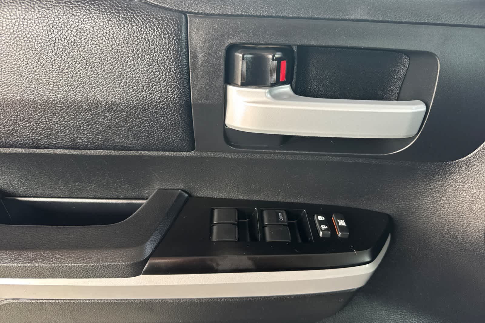 Thumbnail: 2019 Toyota Tundra - 12