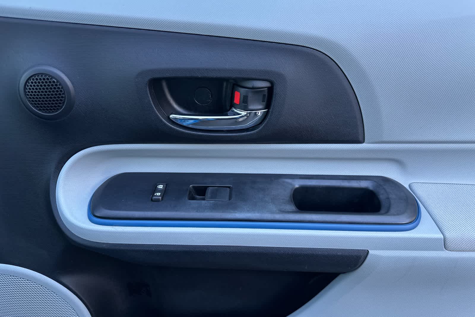 Thumbnail: 2012 Toyota Prius c - 18