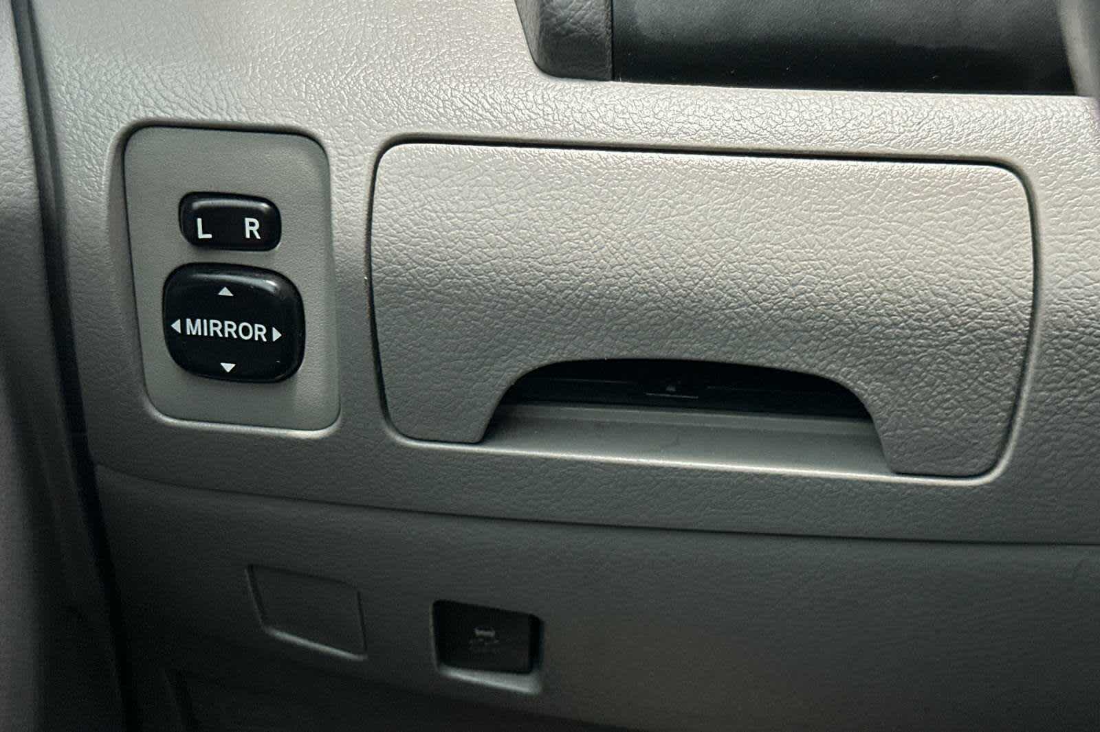 Thumbnail: 2011 Toyota Camry - 27
