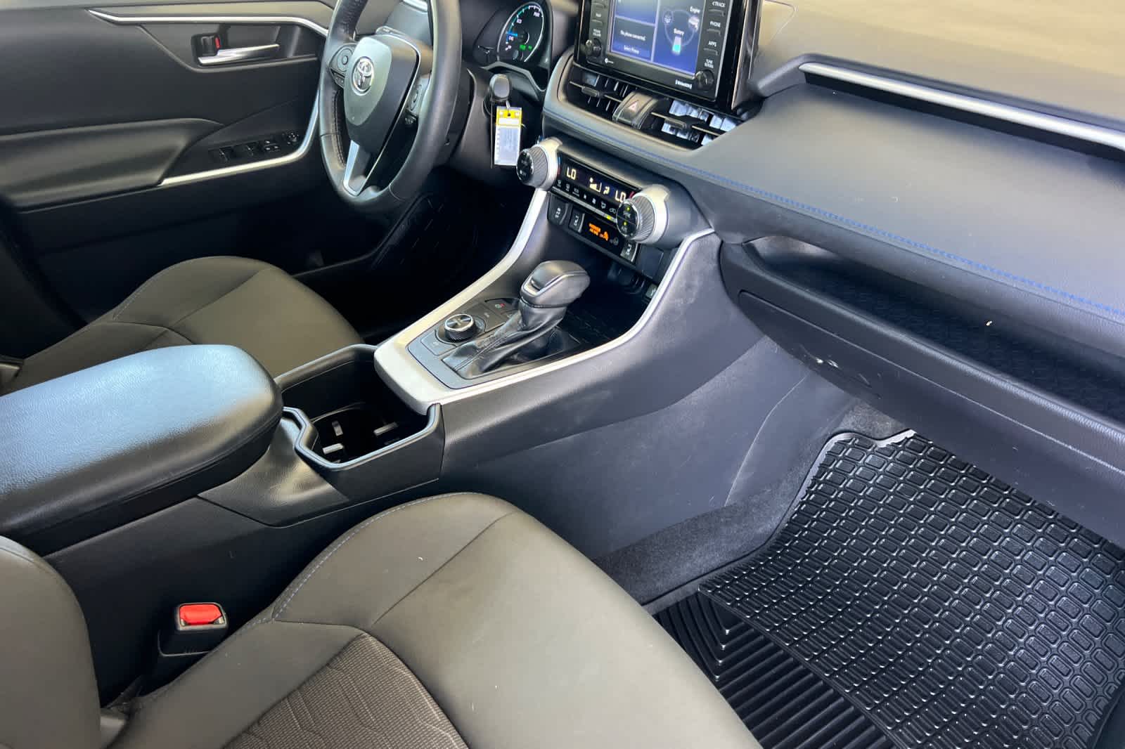 Thumbnail: 2022 Toyota RAV4 - 17