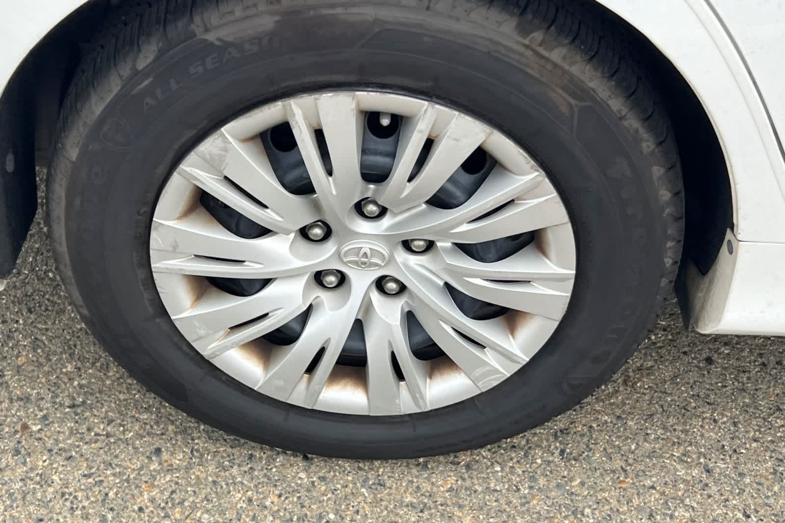 Thumbnail: 2014 Toyota Camry - 14