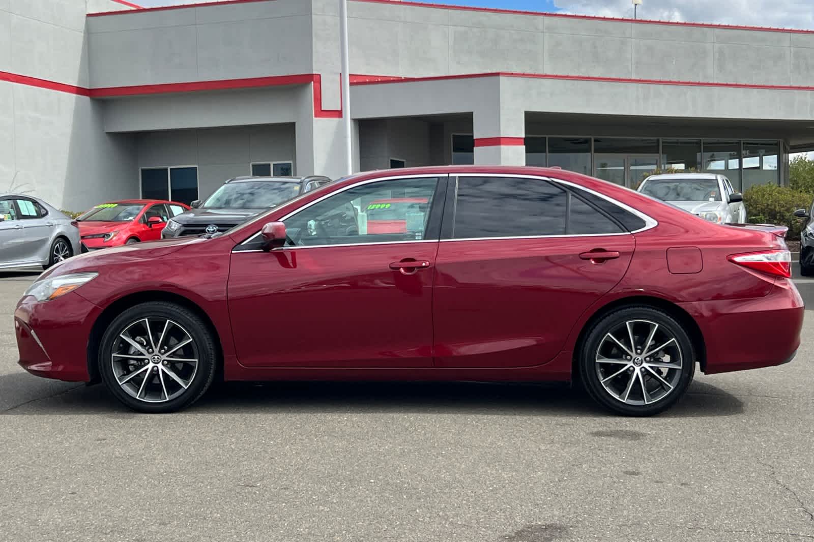 Thumbnail: 2017 Toyota Camry - 9