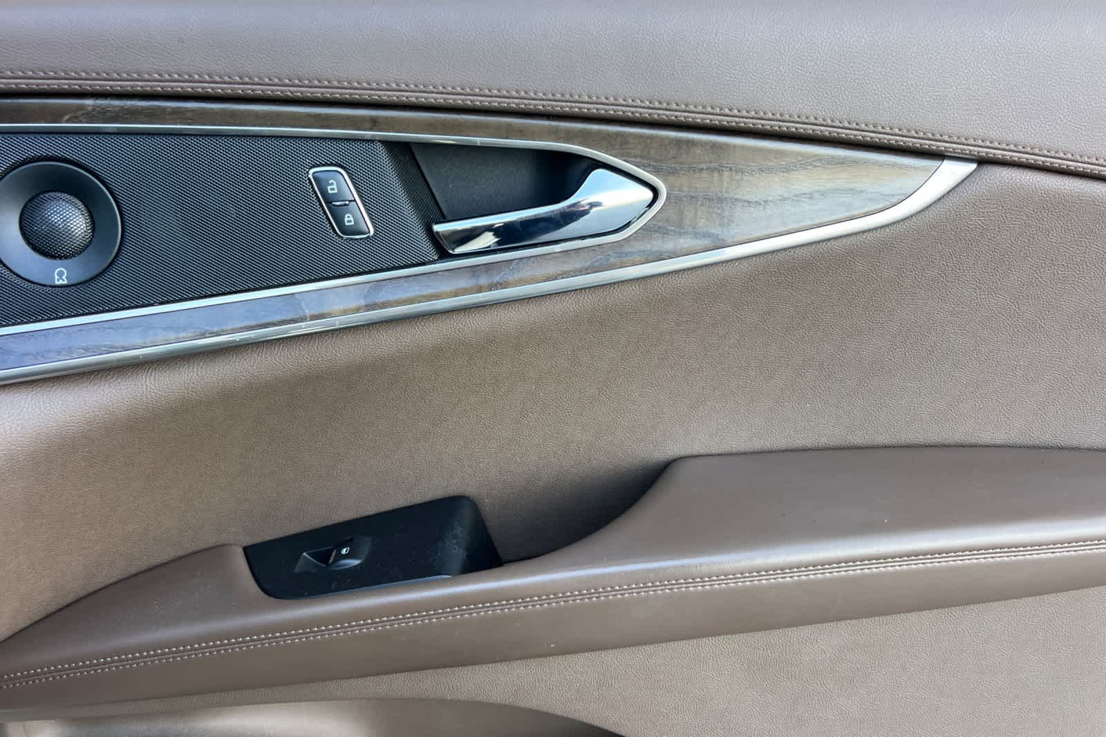 Thumbnail: 2016 Lincoln MKX - 19