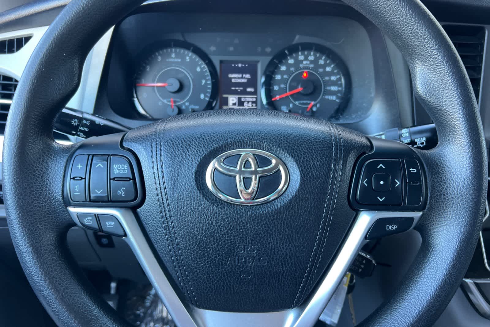 Thumbnail: 2016 Toyota Sienna - 25