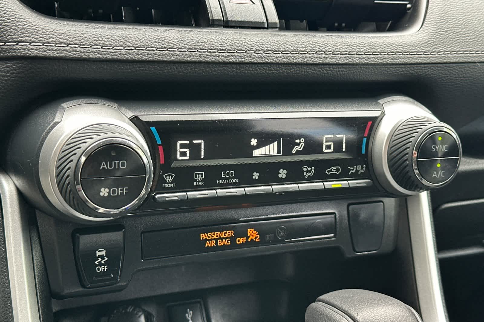 Thumbnail: 2022 Toyota RAV4 - 22