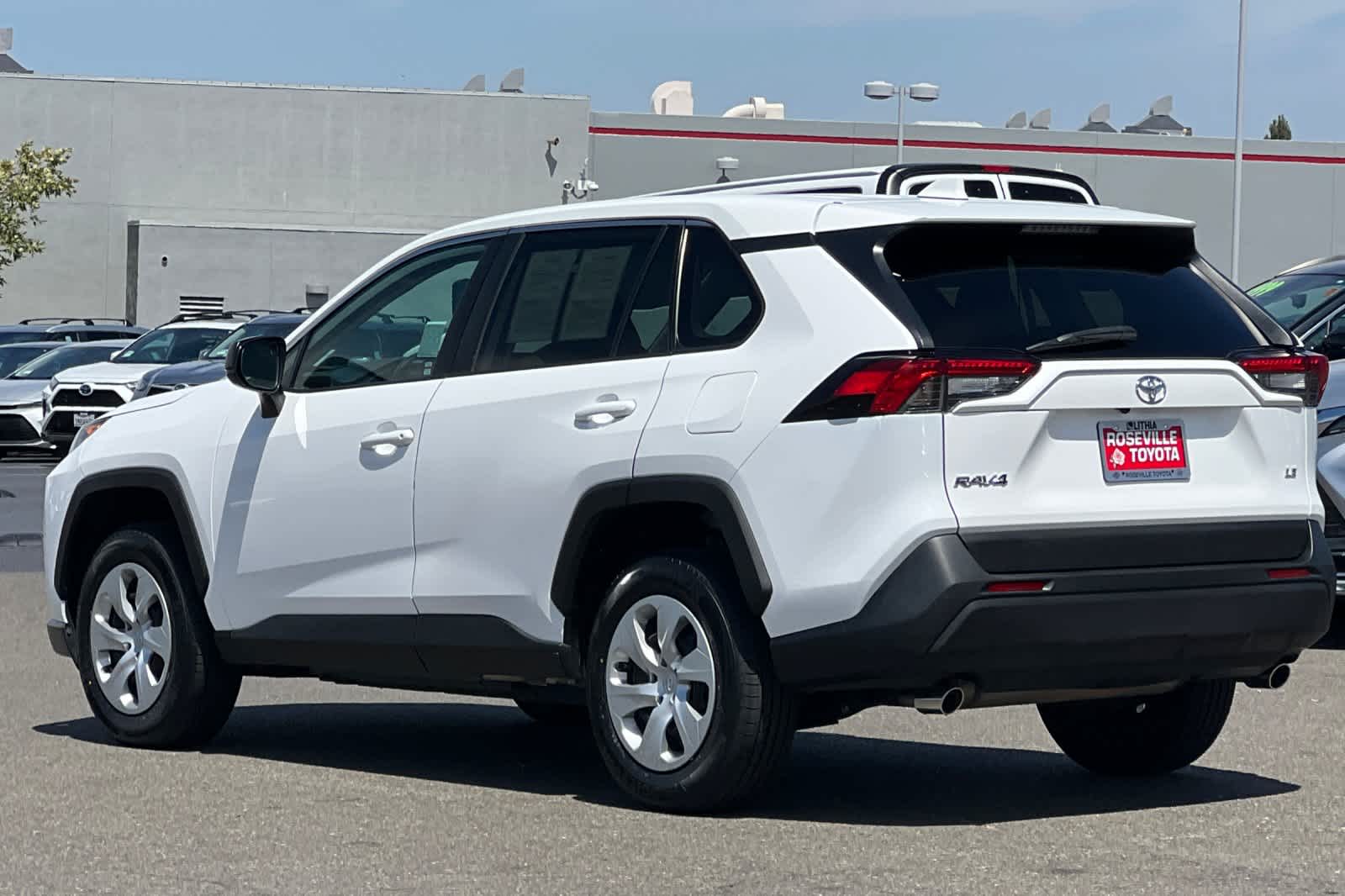 Thumbnail: 2022 Toyota RAV4 - 7