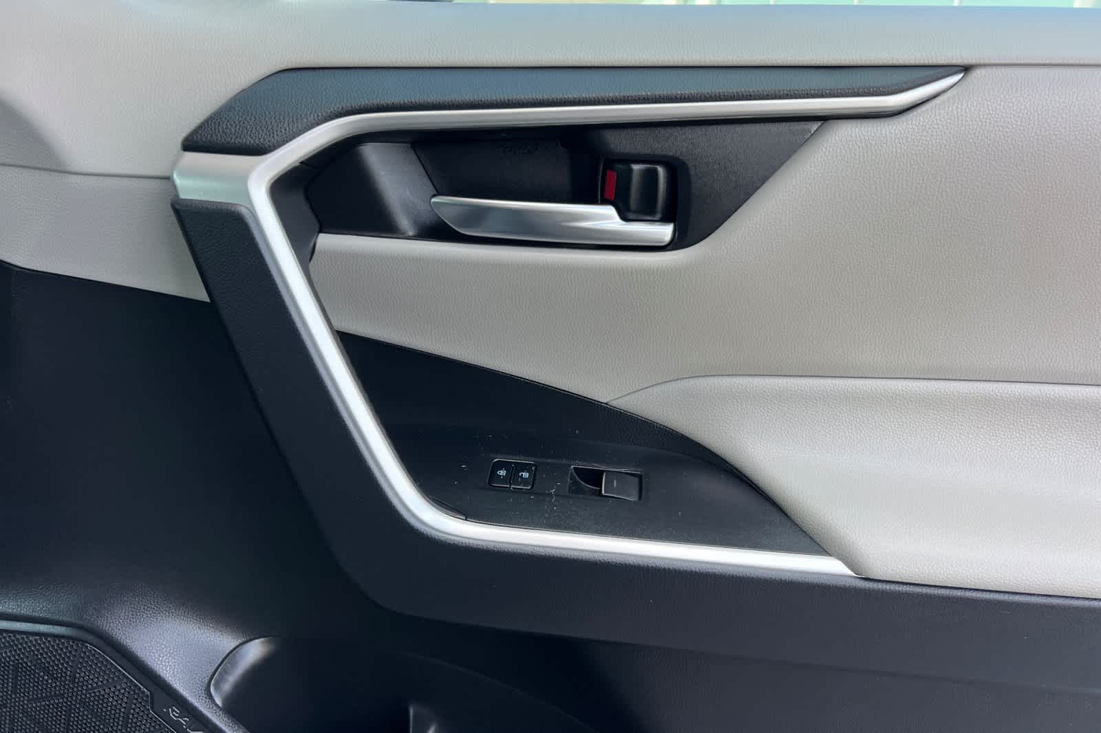 Thumbnail: 2022 Toyota RAV4 - 19