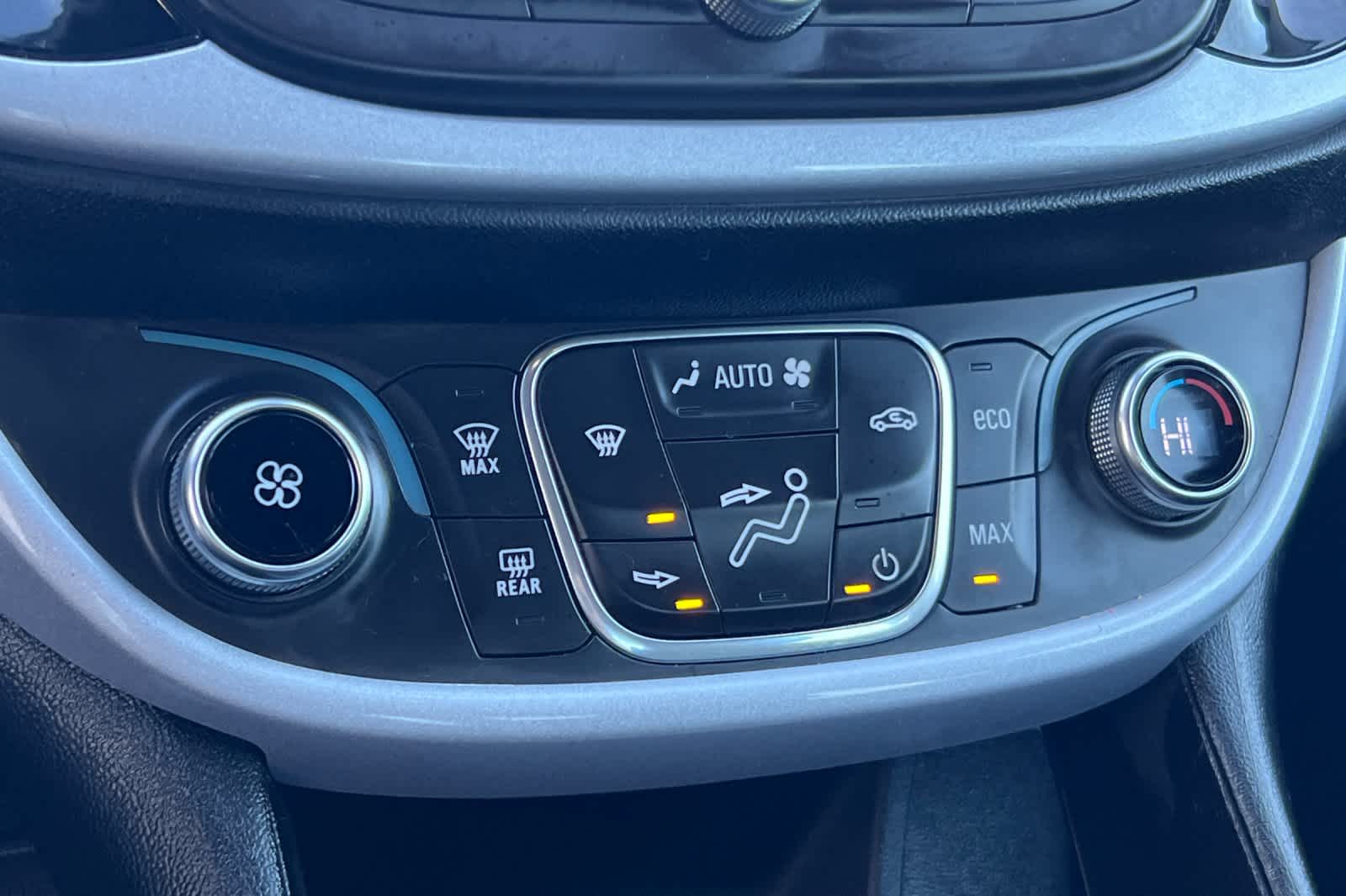 Thumbnail: 2018 Chevrolet Volt - 21