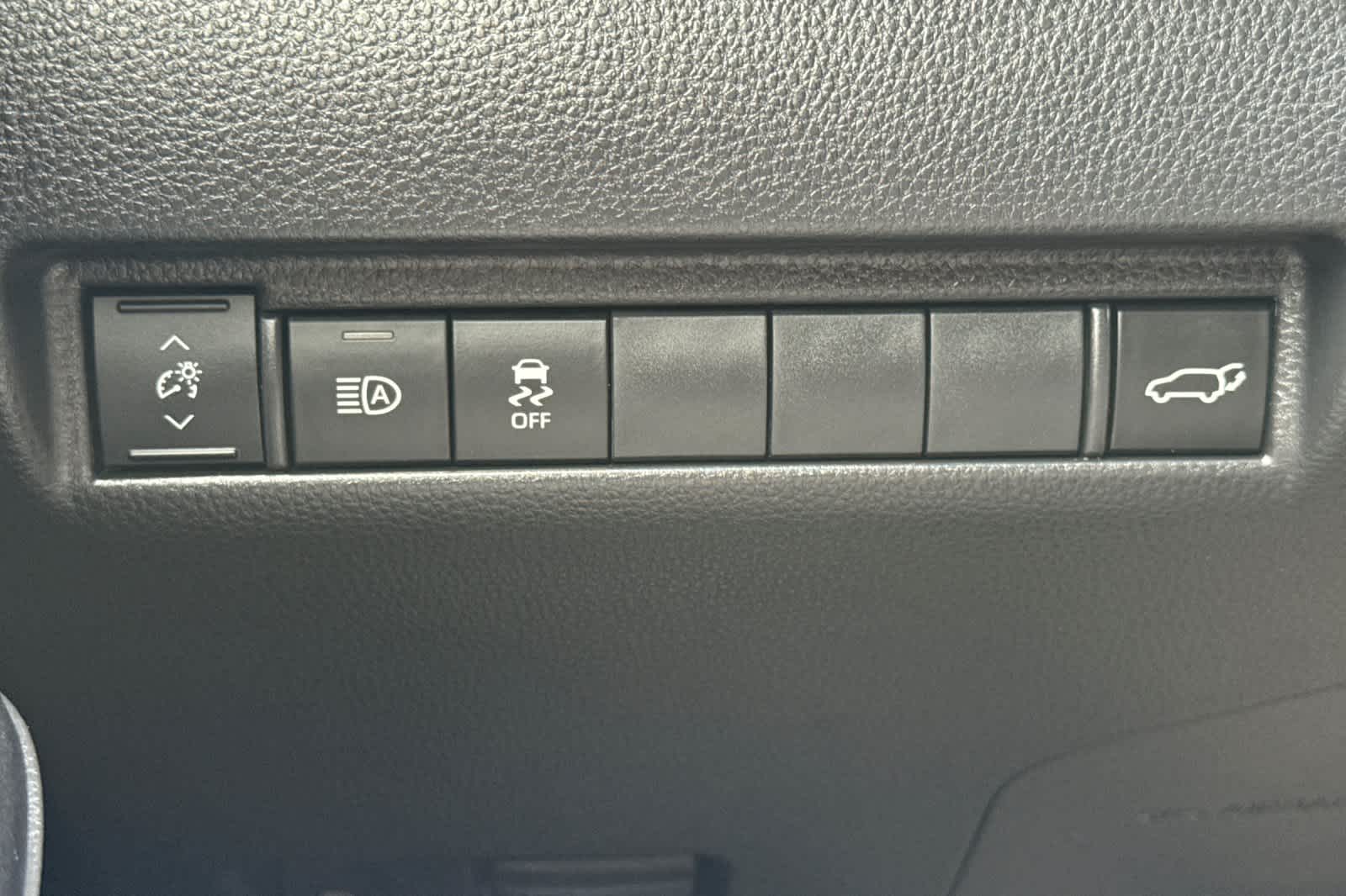 Thumbnail: 2022 Toyota Venza - 30