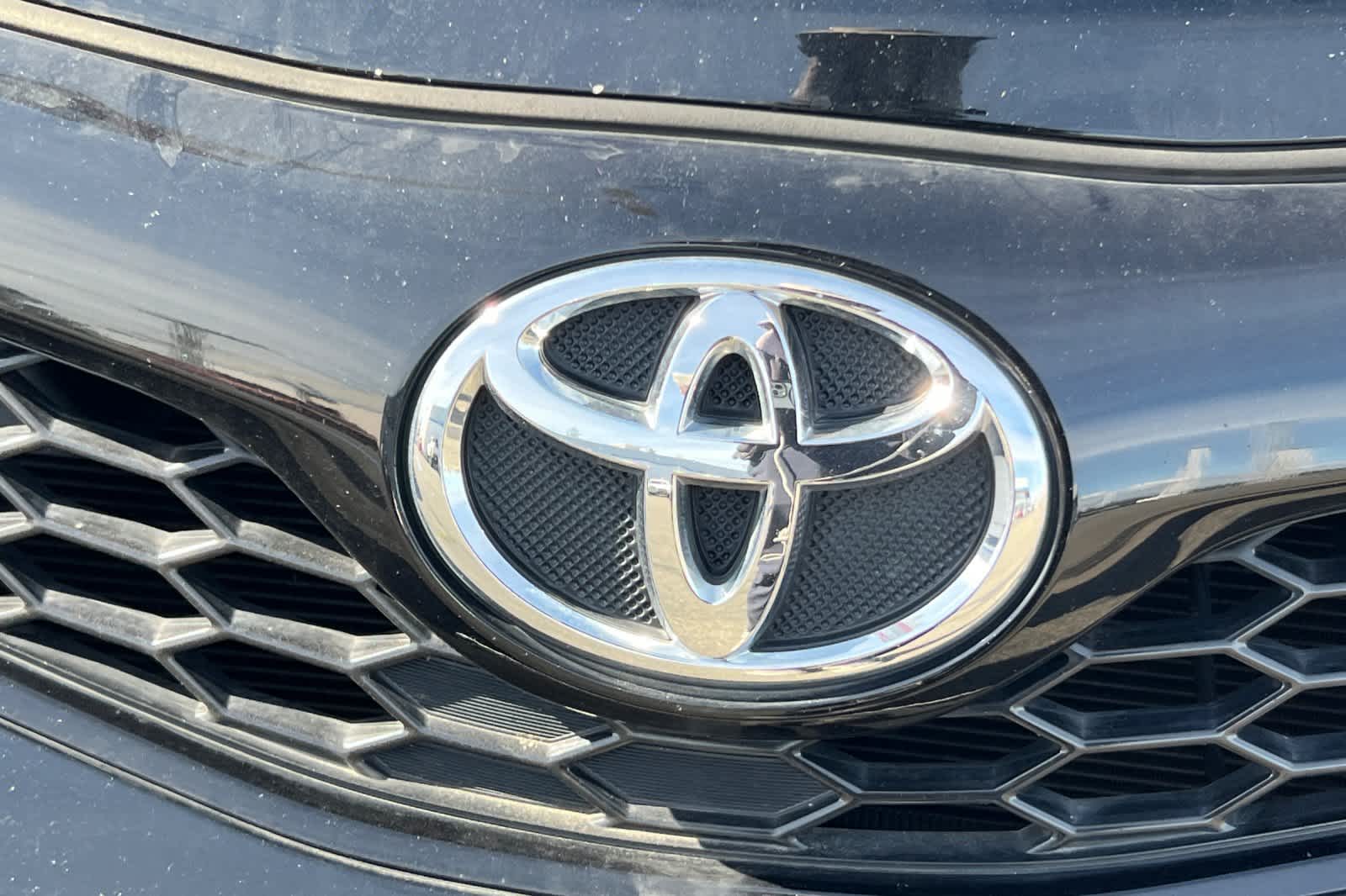 Thumbnail: 2012 Toyota Camry - 10