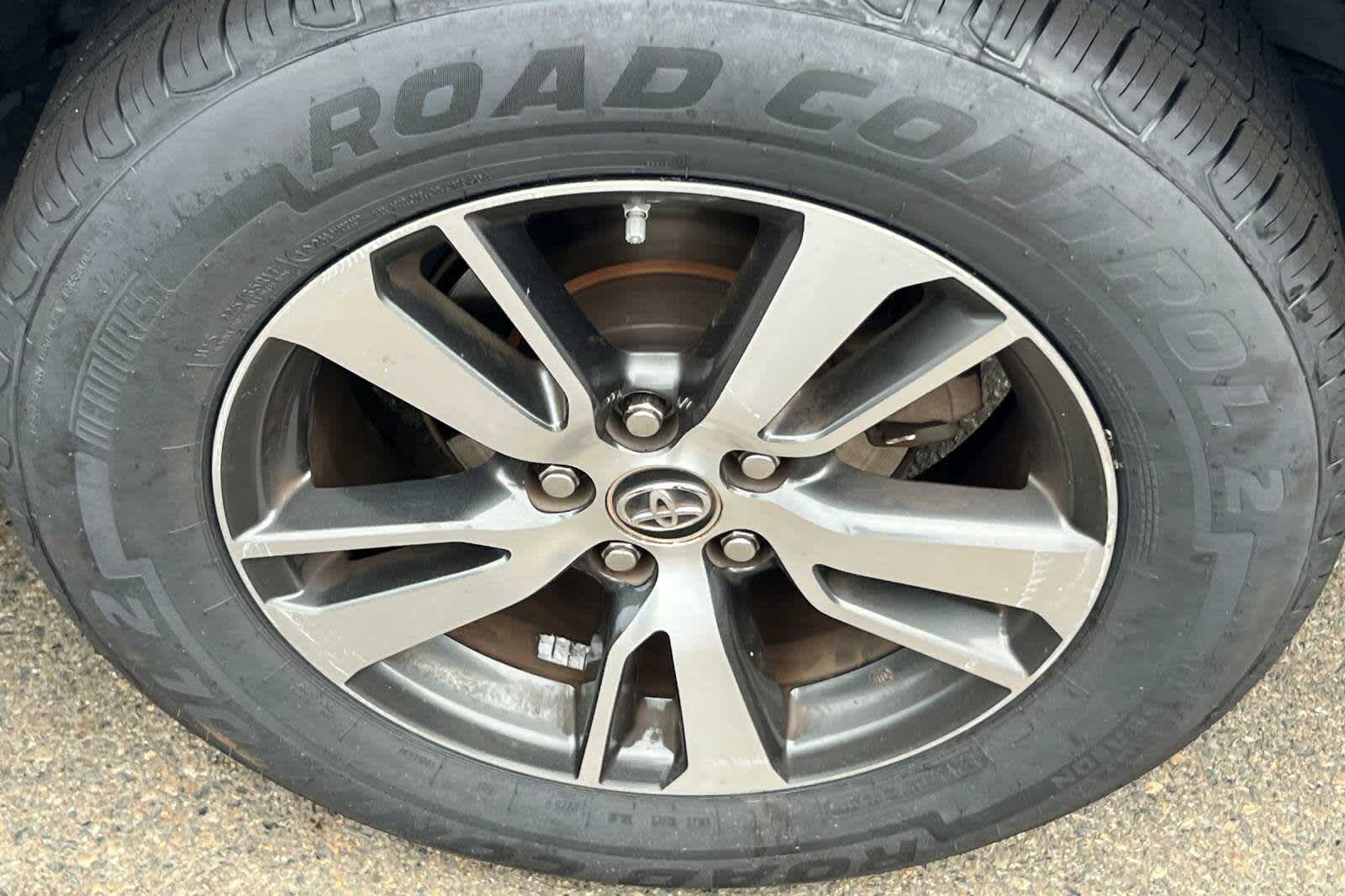 Thumbnail: 2016 Toyota RAV4 - 17