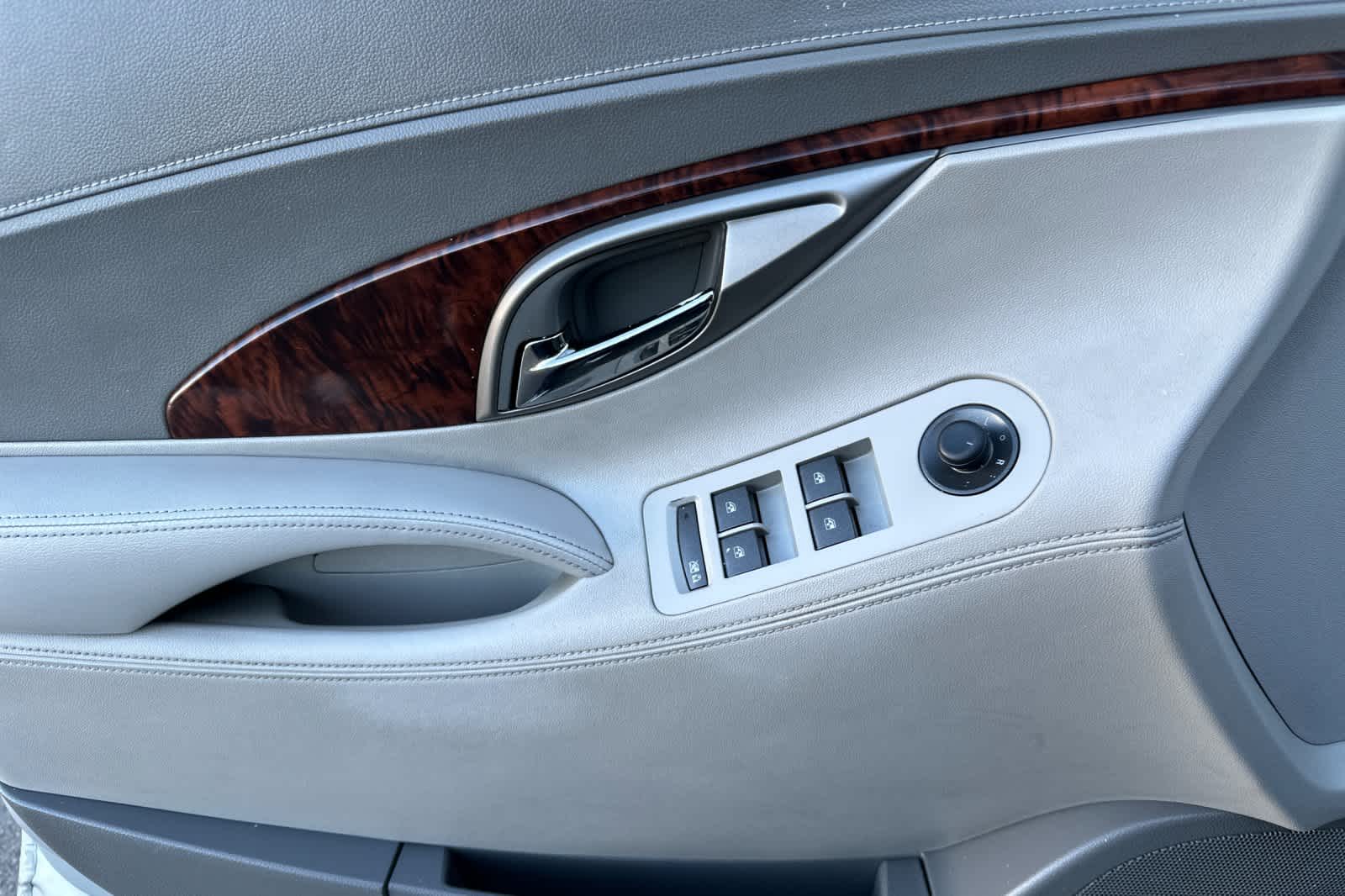 Thumbnail: 2011 Buick LaCrosse - 12