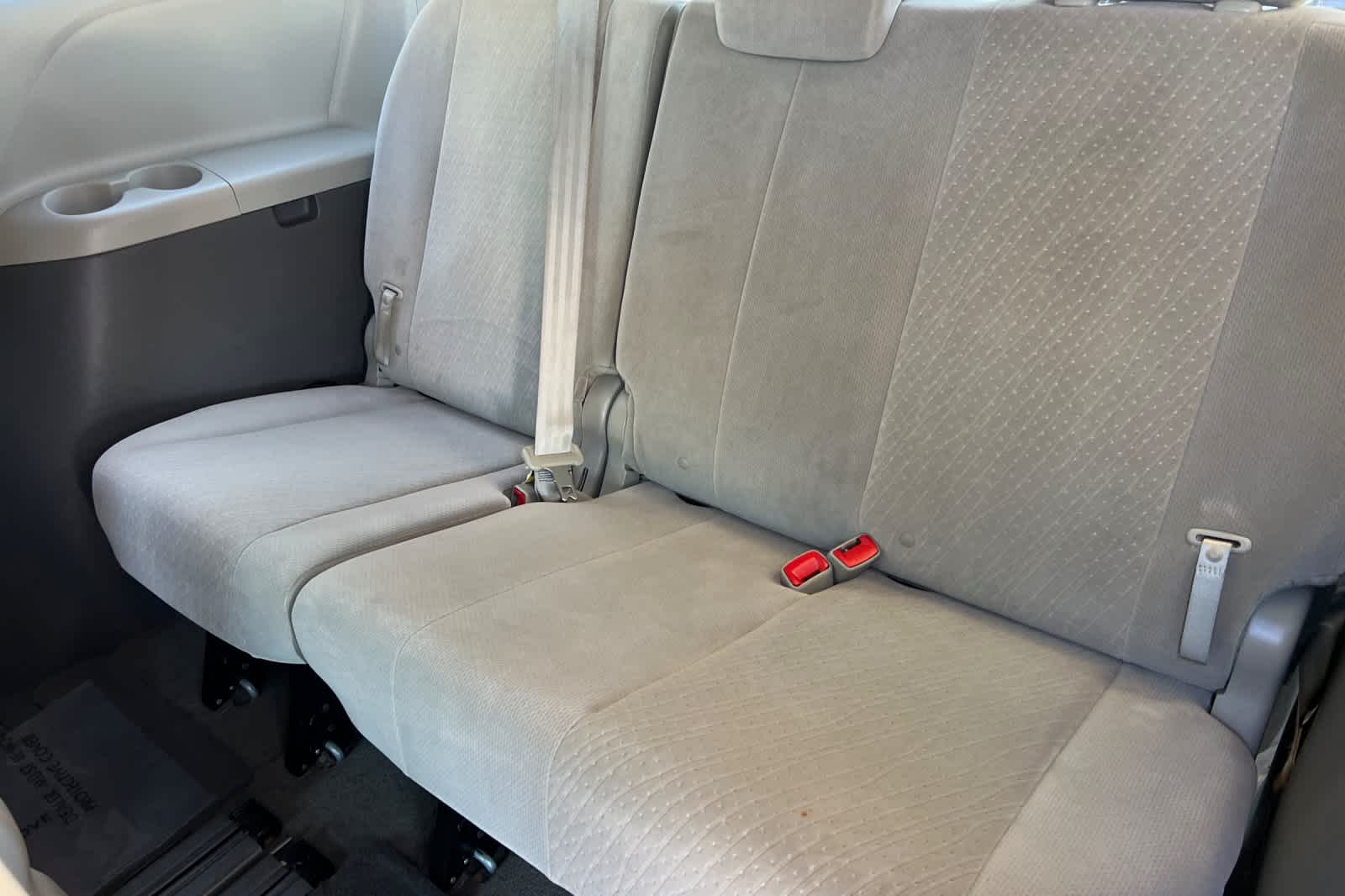 Thumbnail: 2017 Toyota Sienna - 16