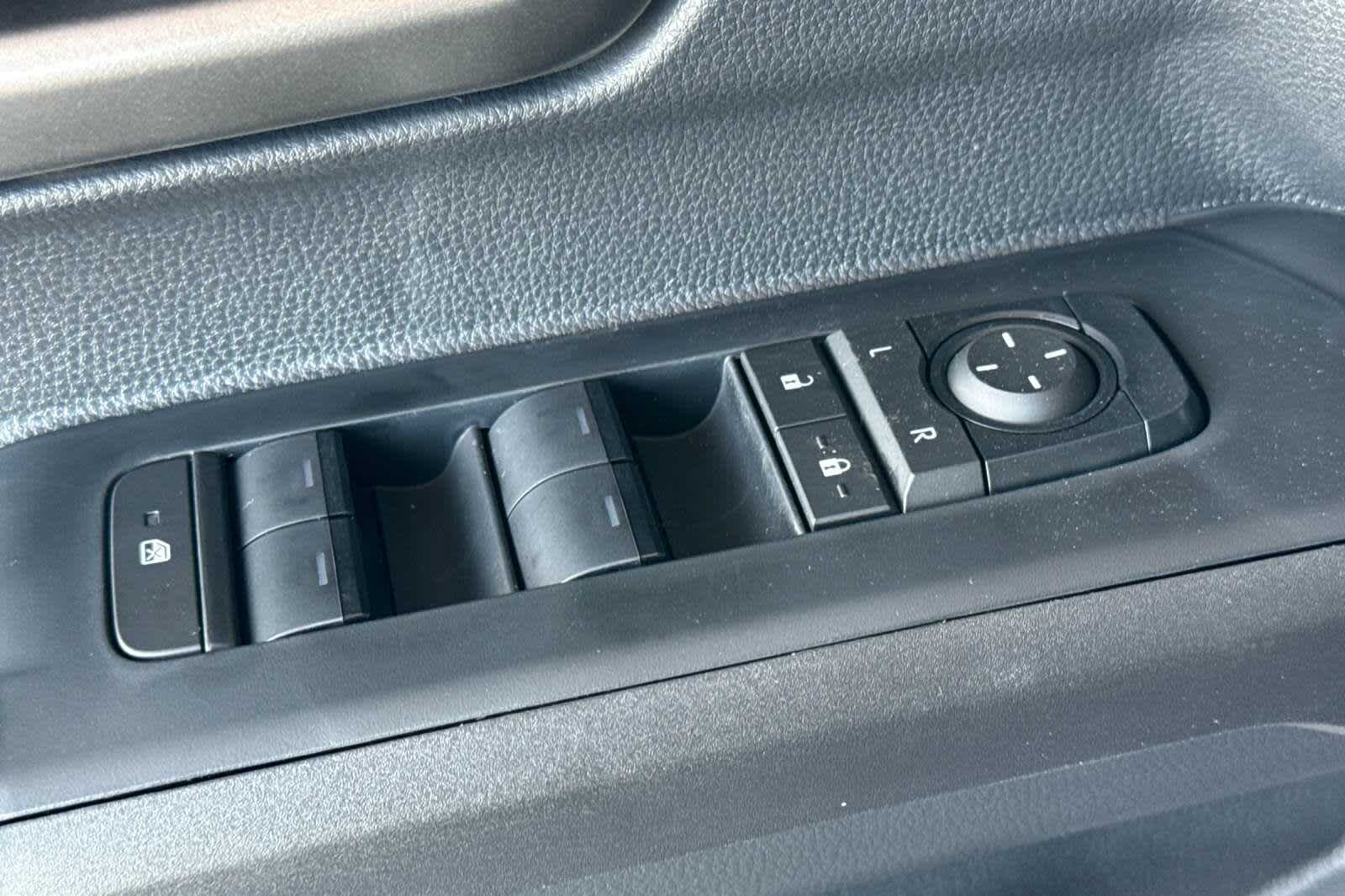 2025 Toyota Tacoma TRD Off-Road 13