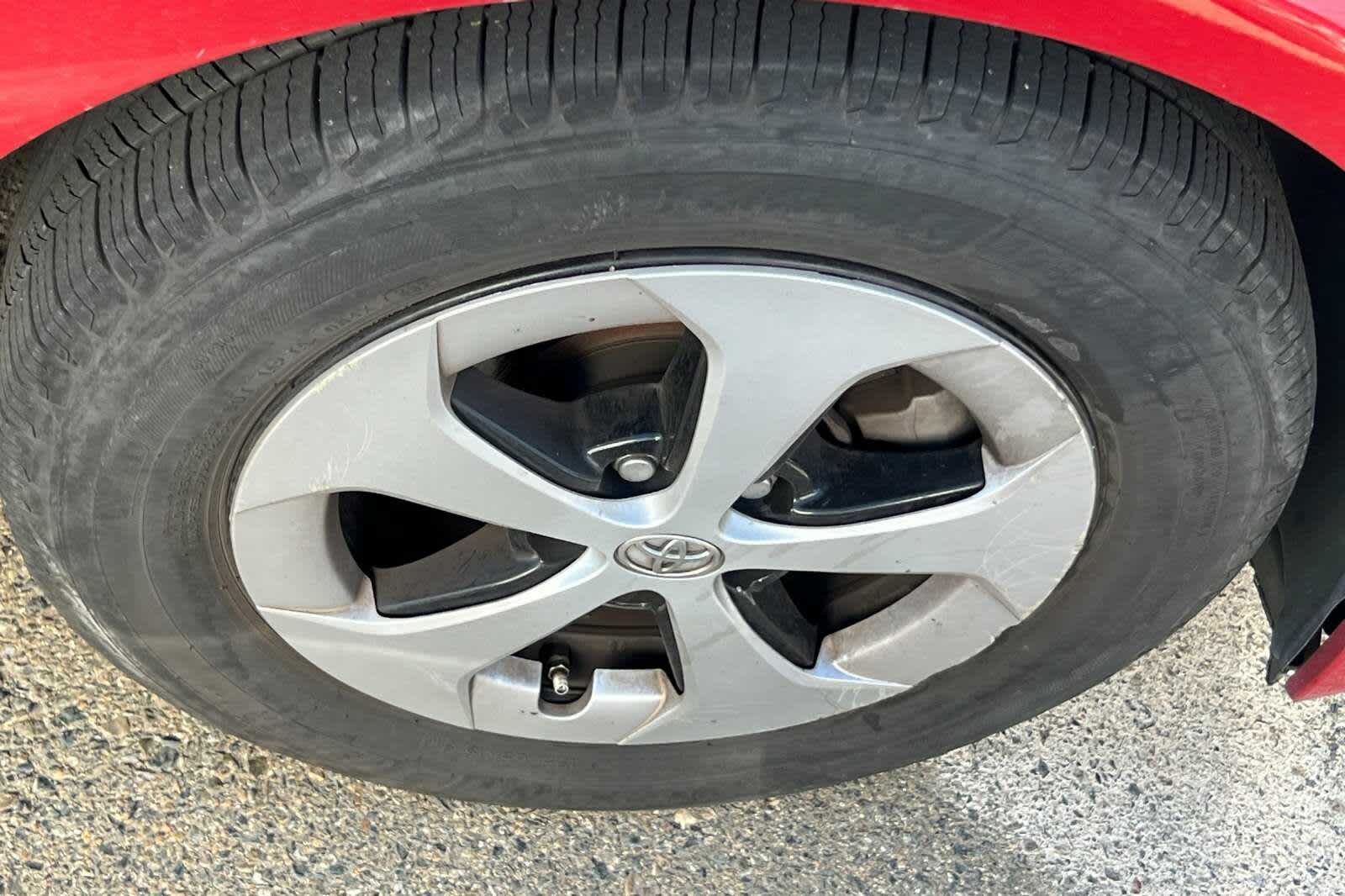 2012 Toyota Prius Three 11