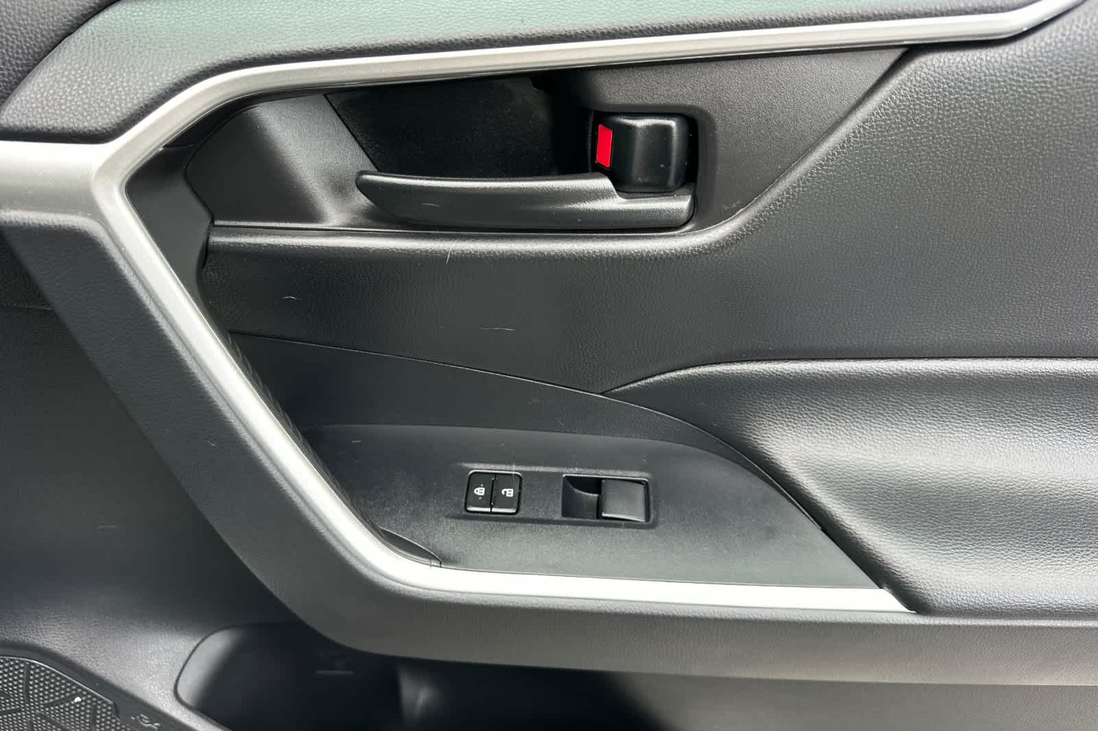 Thumbnail: 2022 Toyota RAV4 - 19