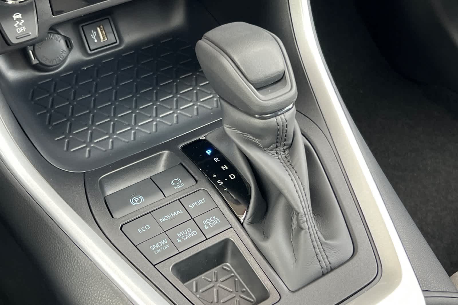 Thumbnail: 2025 Toyota RAV4 - 22