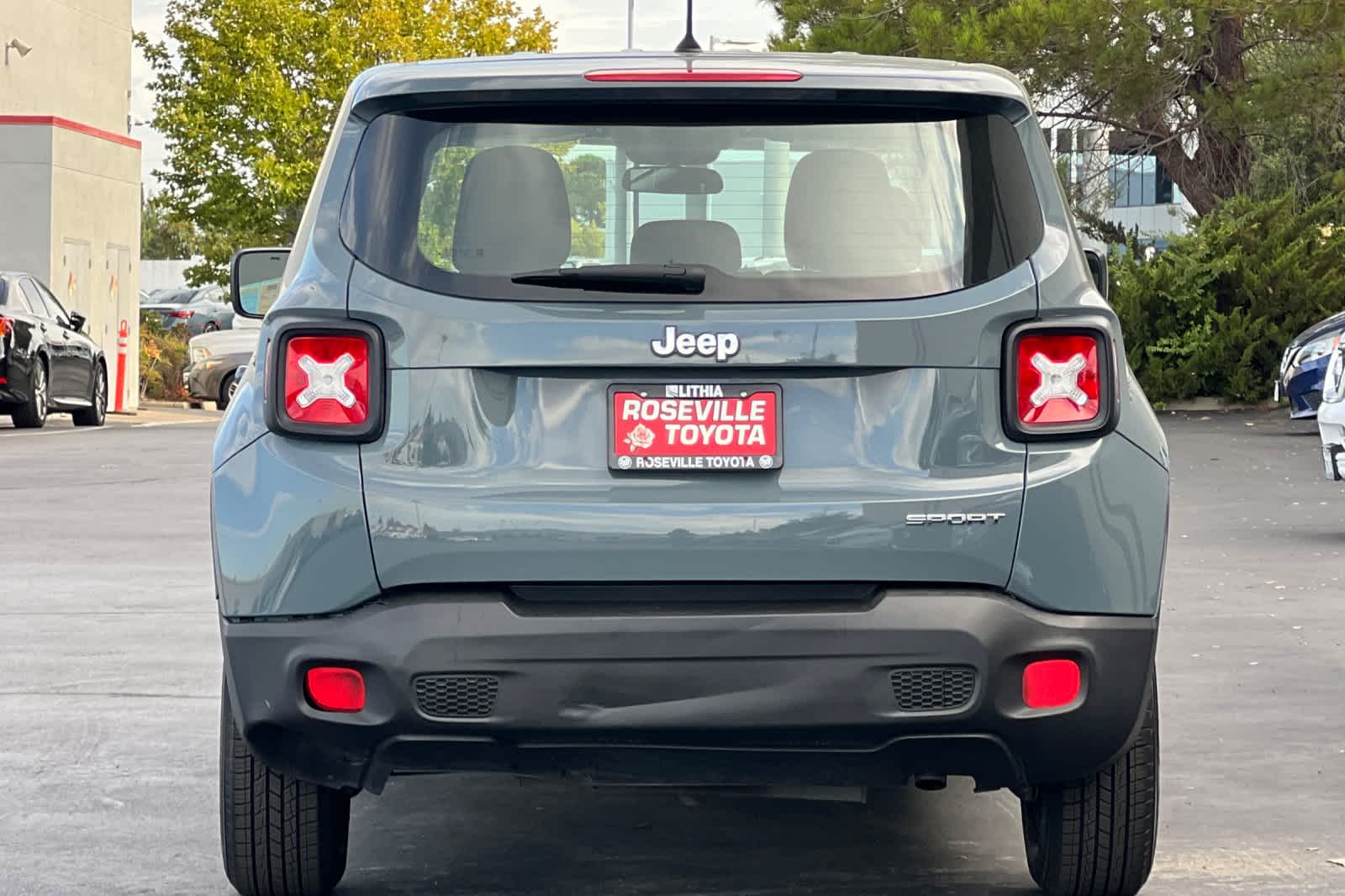 Thumbnail: 2017 Jeep Renegade - 8